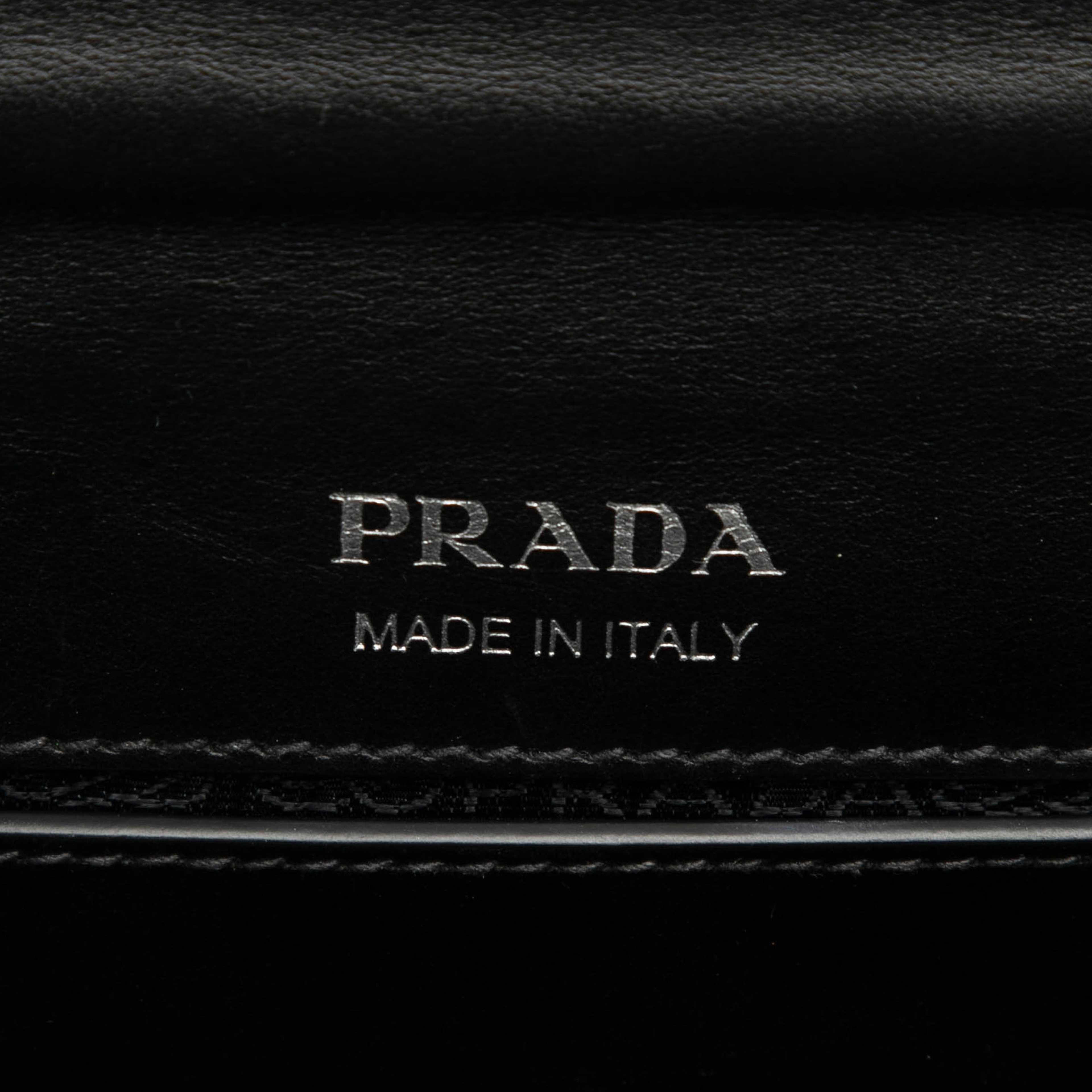 Prada City Calf Crystal Embellished Ribbon Bag, från Luxclusif, i färgen black. Klicka för att öppna bilden i stort format