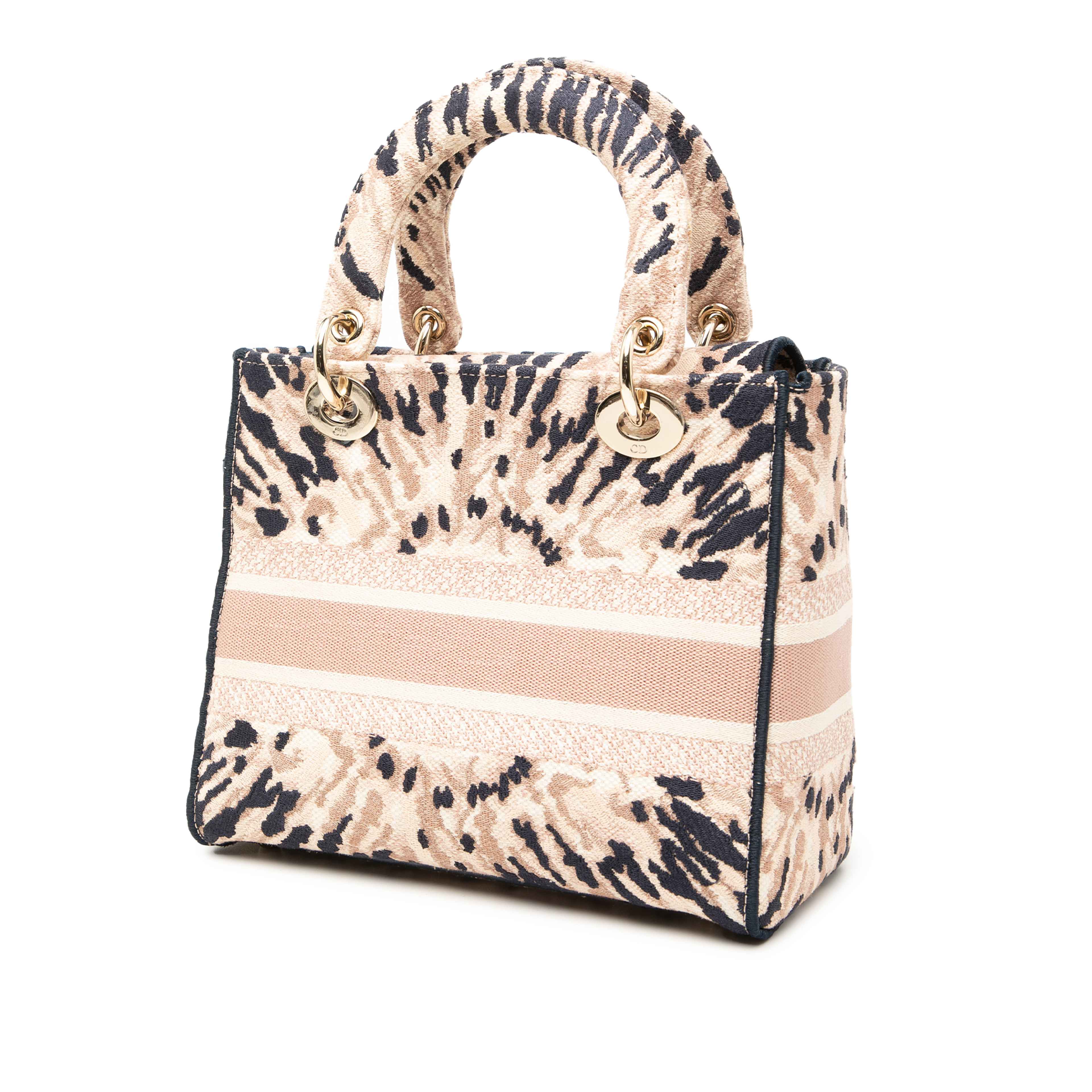 Dior Medium Embroidered Canvas Tie Dye Lady D Lite, från Luxclusif, i färgen light pink. Klicka för att öppna bilden i stort format