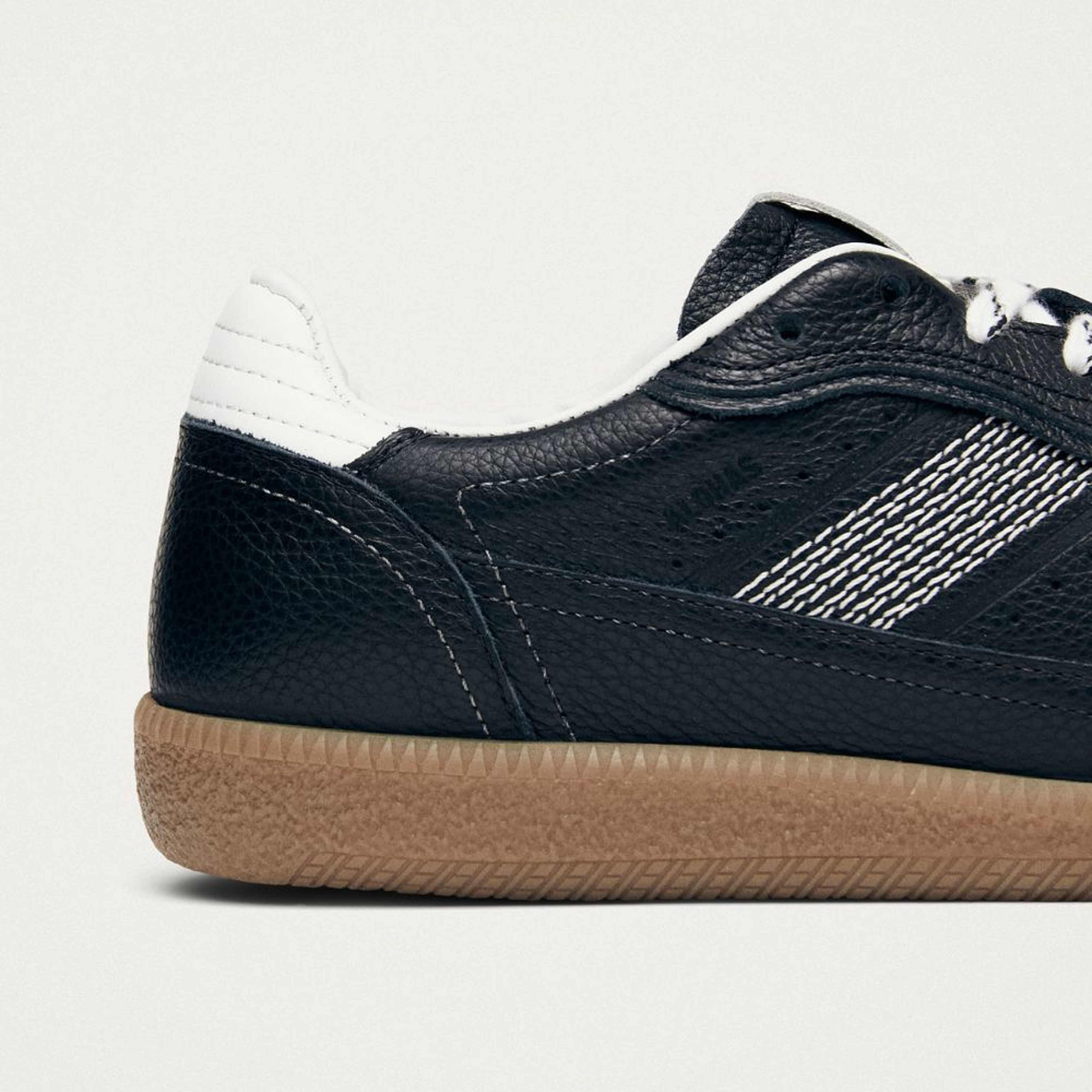 Tb.490 Rife Grain Black & White Leather Sneakers
