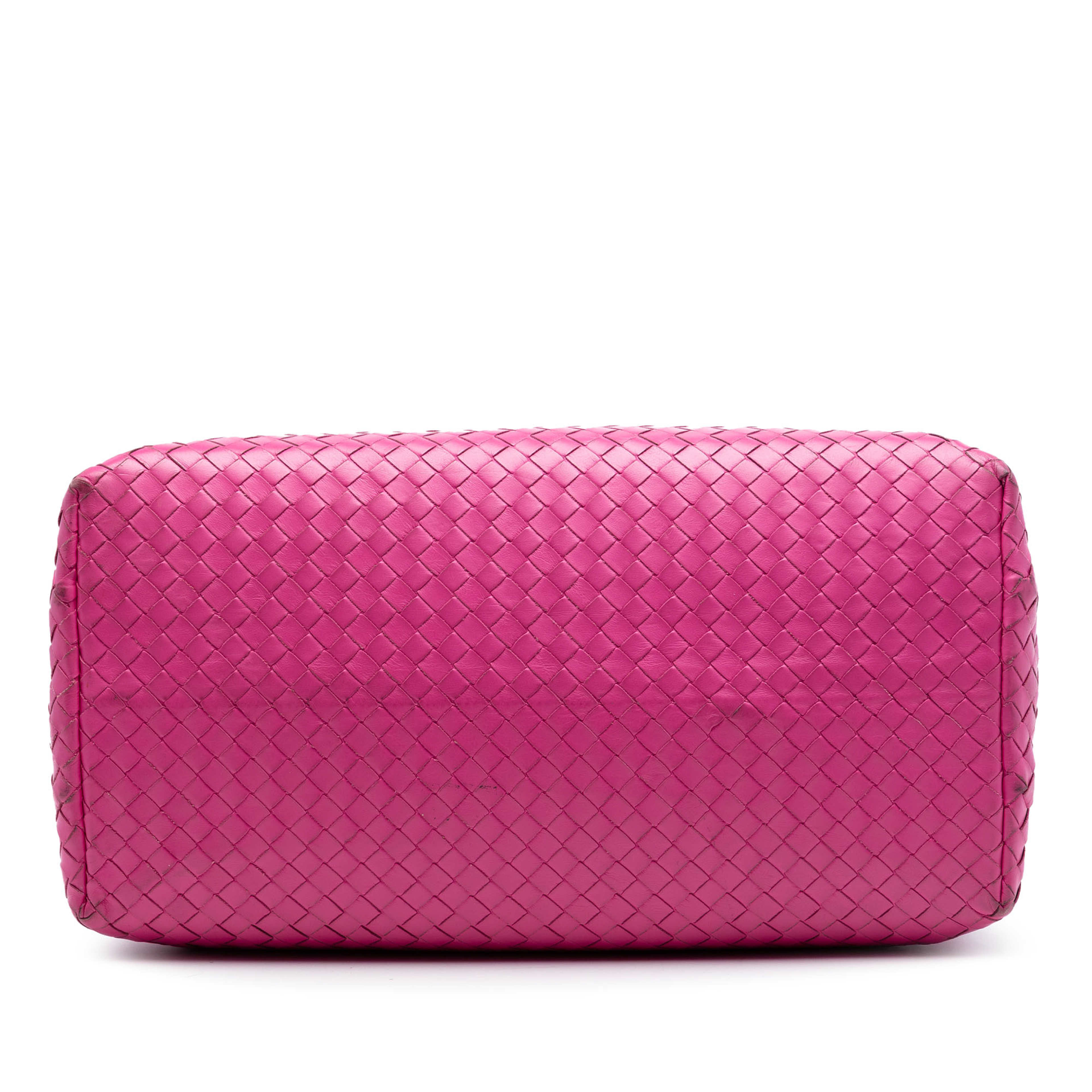 Bottega Veneta Medium Nappa Intrecciato Roma Tote, från Luxclusif, i färgen rosa. Klicka för att öppna bilden i stort format