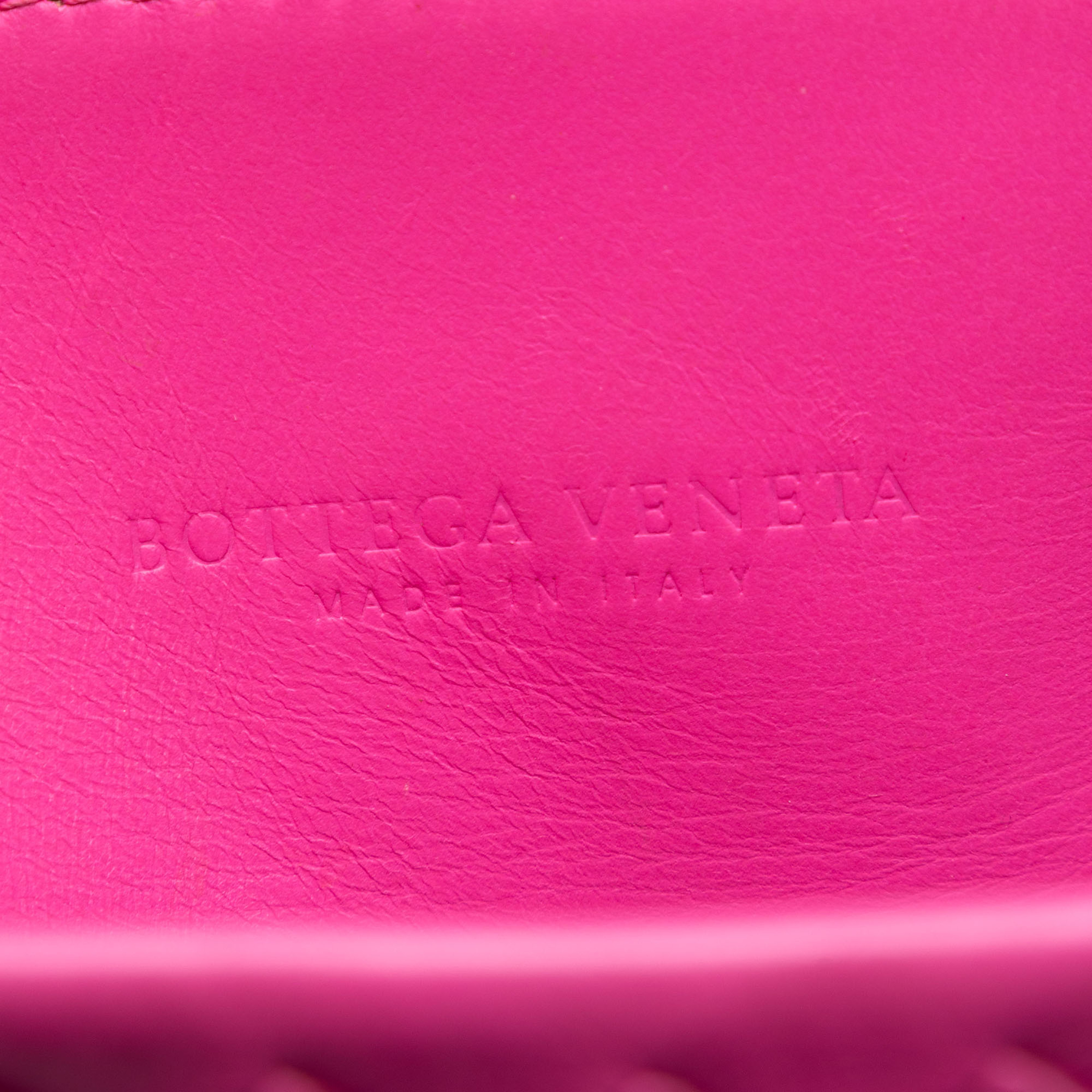 Bottega Veneta Medium Nappa Intrecciato Roma Tote, från Luxclusif, i färgen rosa. Klicka för att öppna bilden i stort format