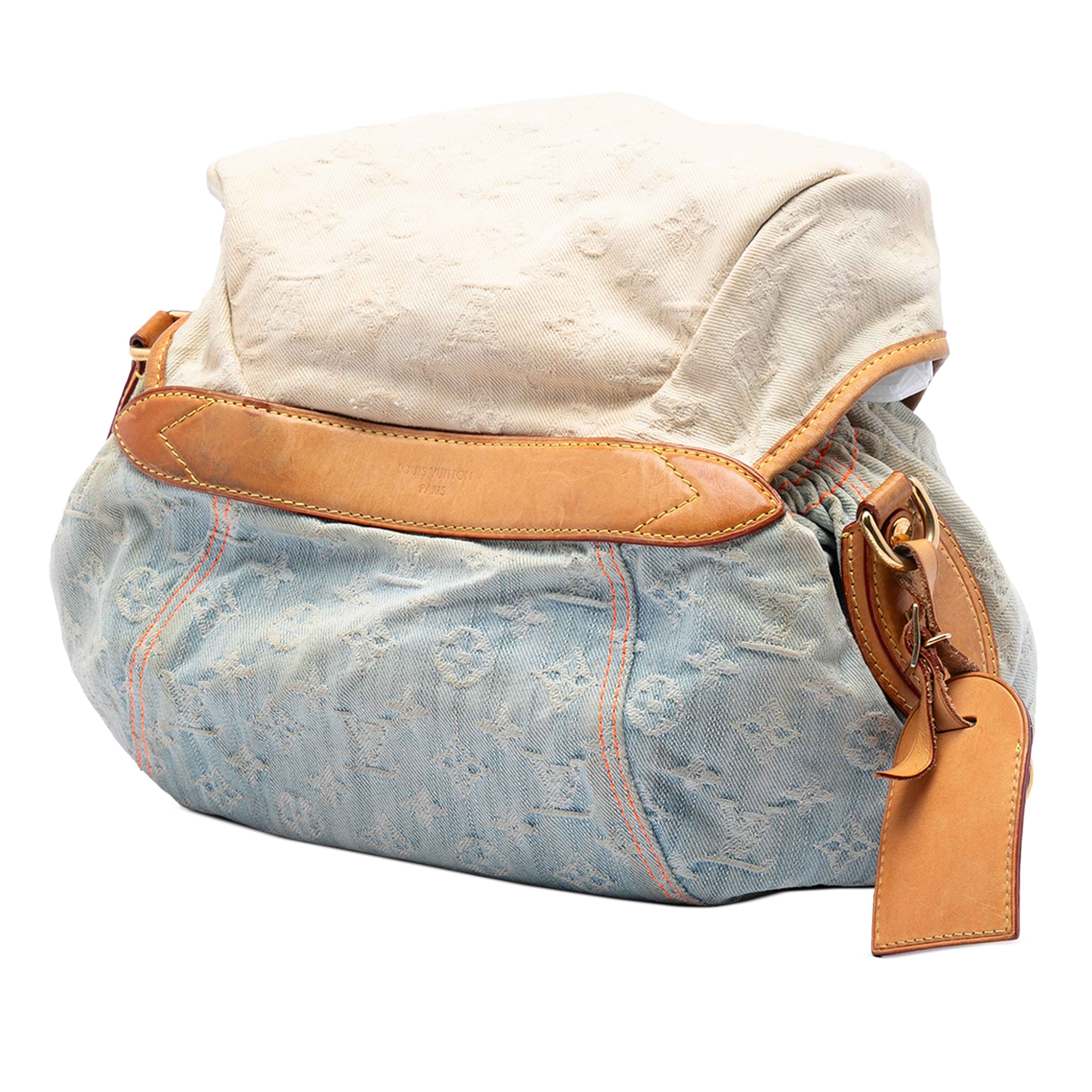 Louis Vuitton Monogram Denim Sunshine, från Luxclusif, i färgen light blue. Klicka för att öppna bilden i stort format