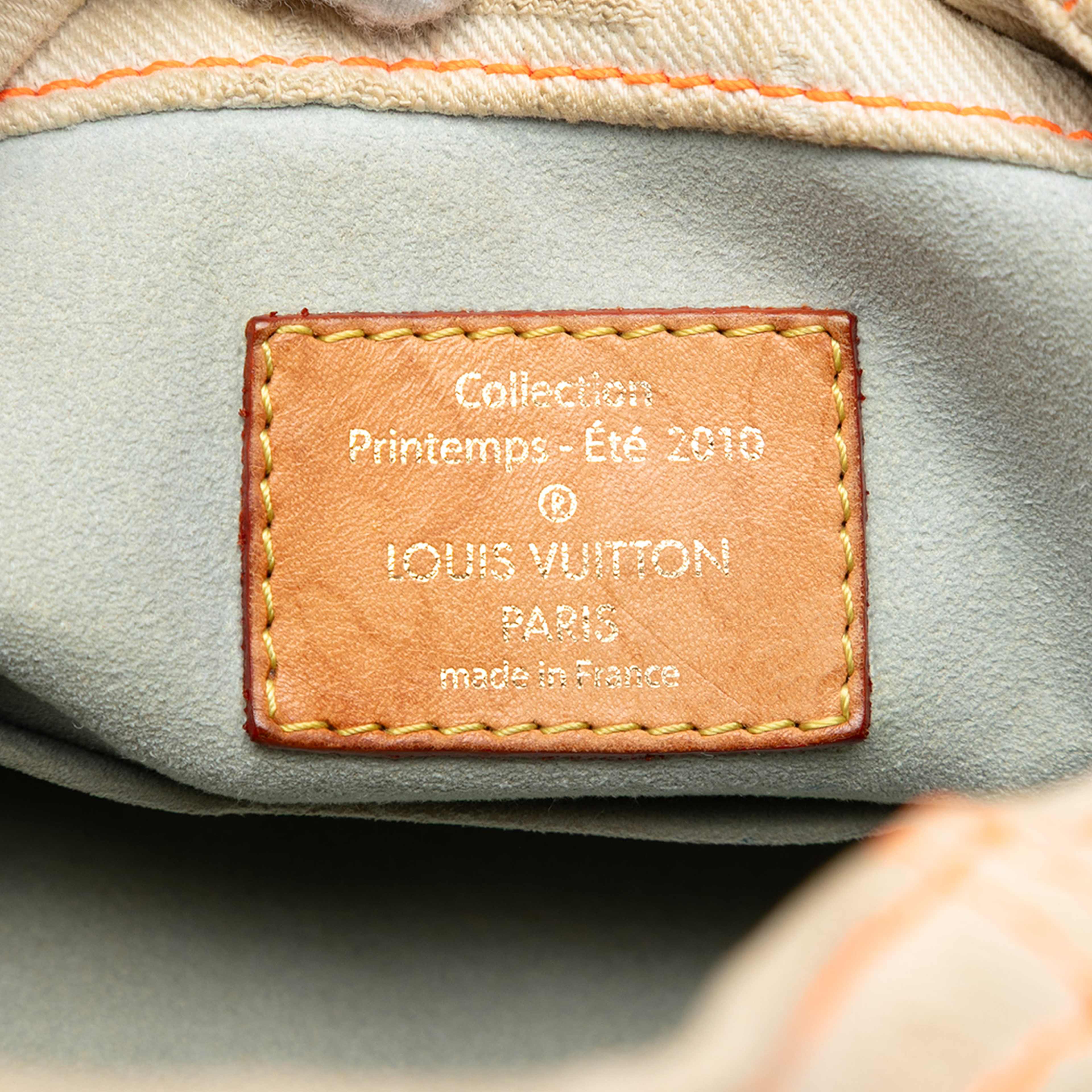 Louis Vuitton Monogram Denim Sunshine, från Luxclusif, i färgen blå. Klicka för att öppna bilden i stort format