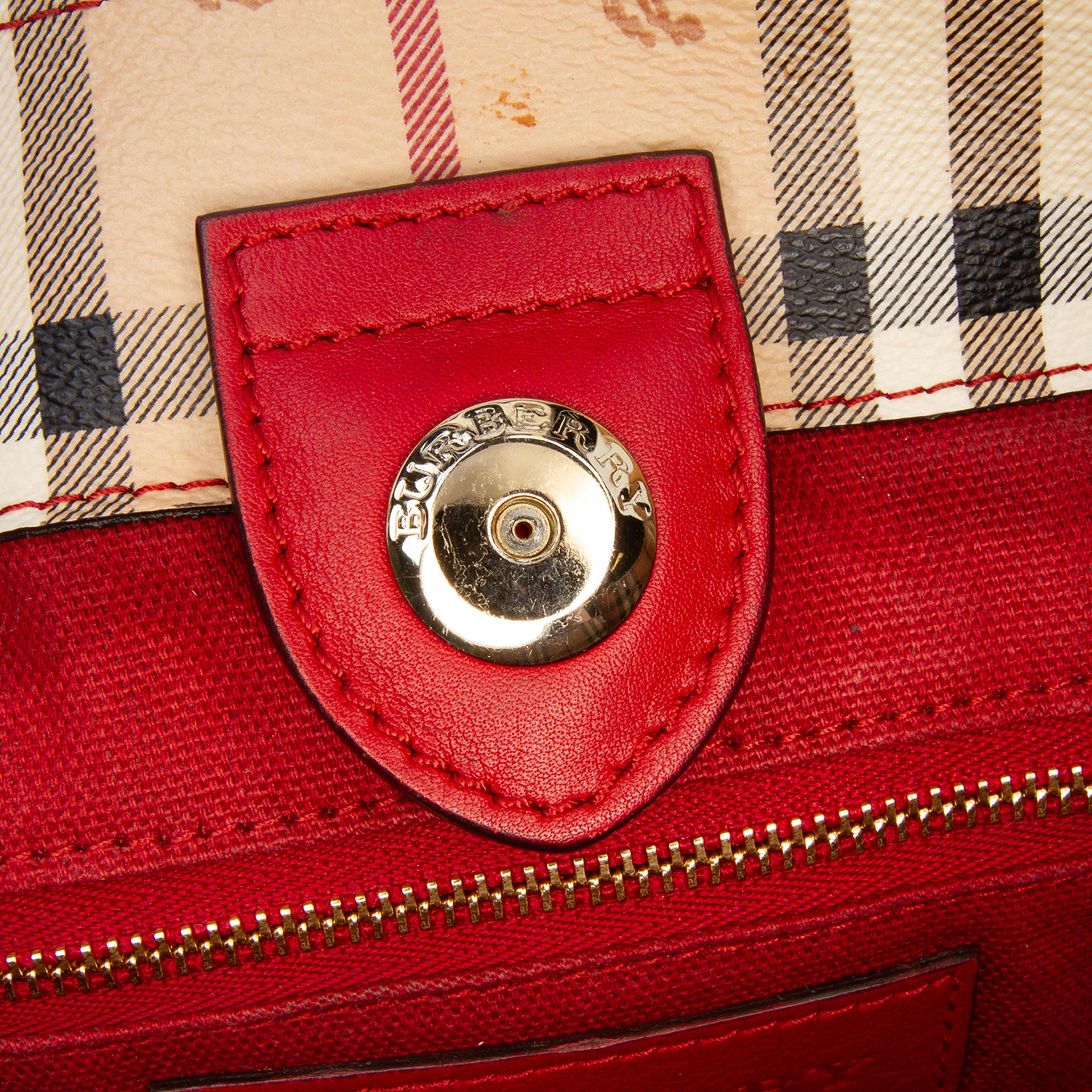 Burberry Small Haymarket Check Coated Canvas Canterbury Tote, från Luxclusif, i färgen beige. Klicka för att öppna bilden i stort format