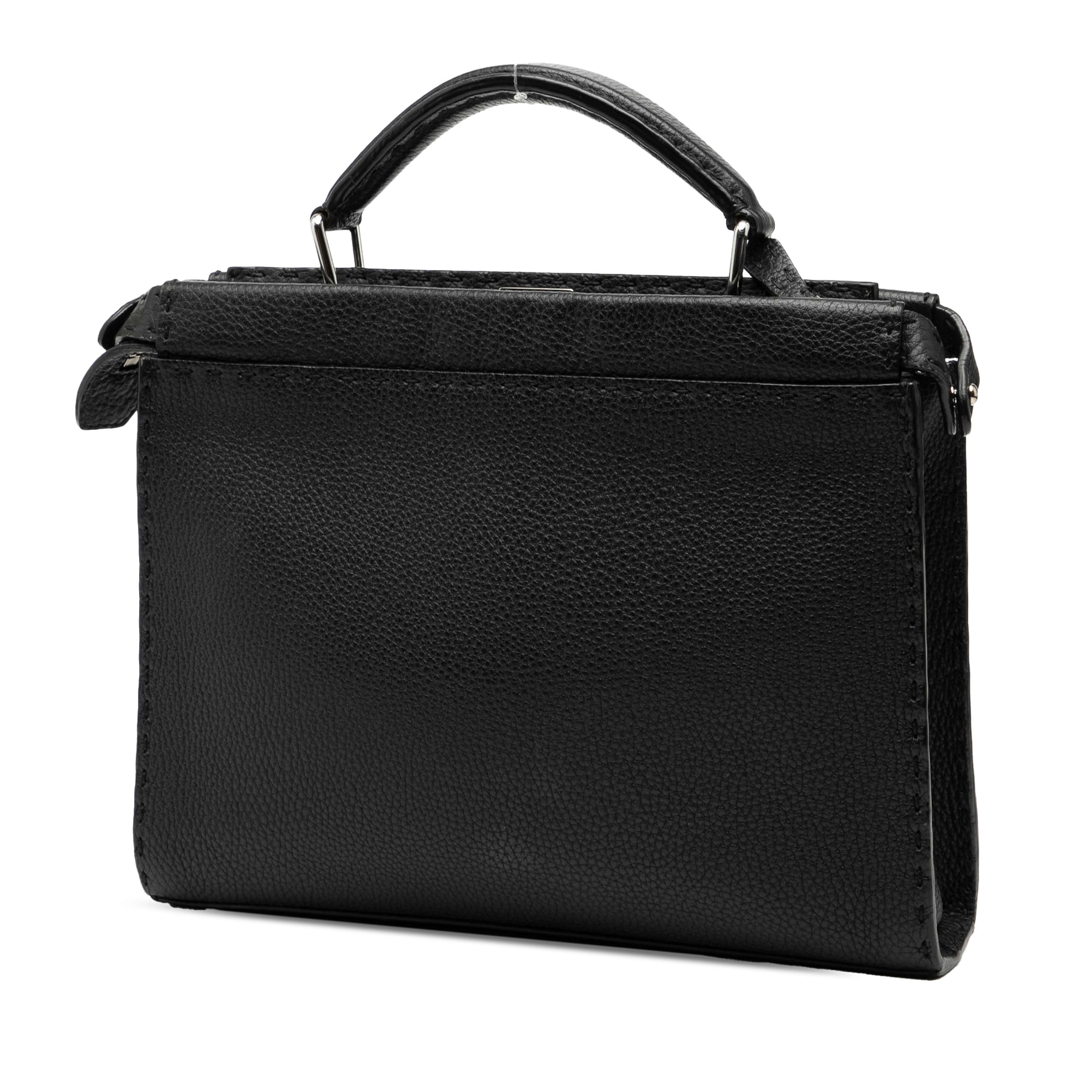 Fendi Mini Calfskin Romano Selleria Peekaboo Iconic Fit Satchel, från Luxclusif, i färgen black. Klicka för att öppna bilden i stort format