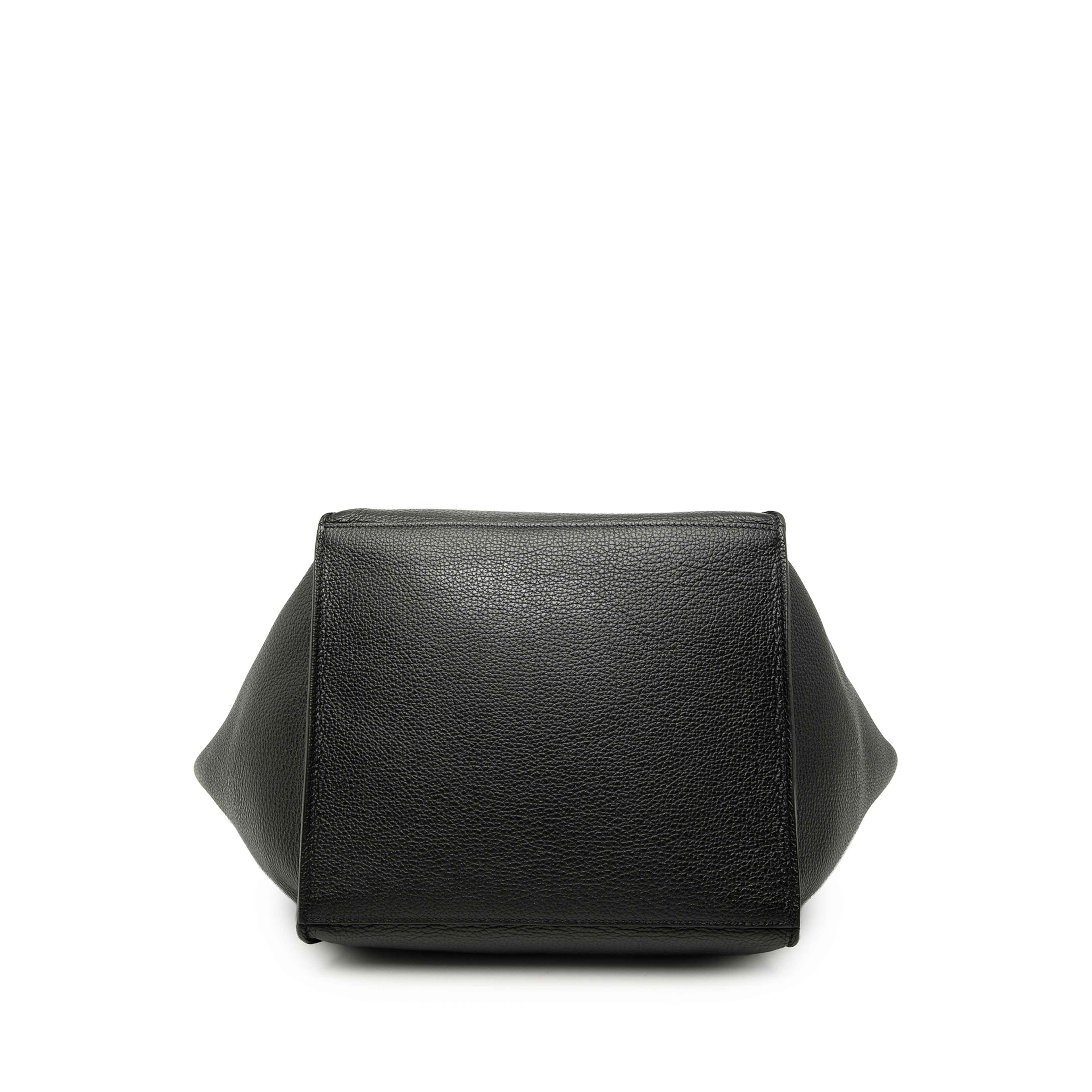 Celine Small Supple Grained Calfskin Big Bag, från Luxclusif, i färgen svart. Klicka för att öppna bilden i stort format