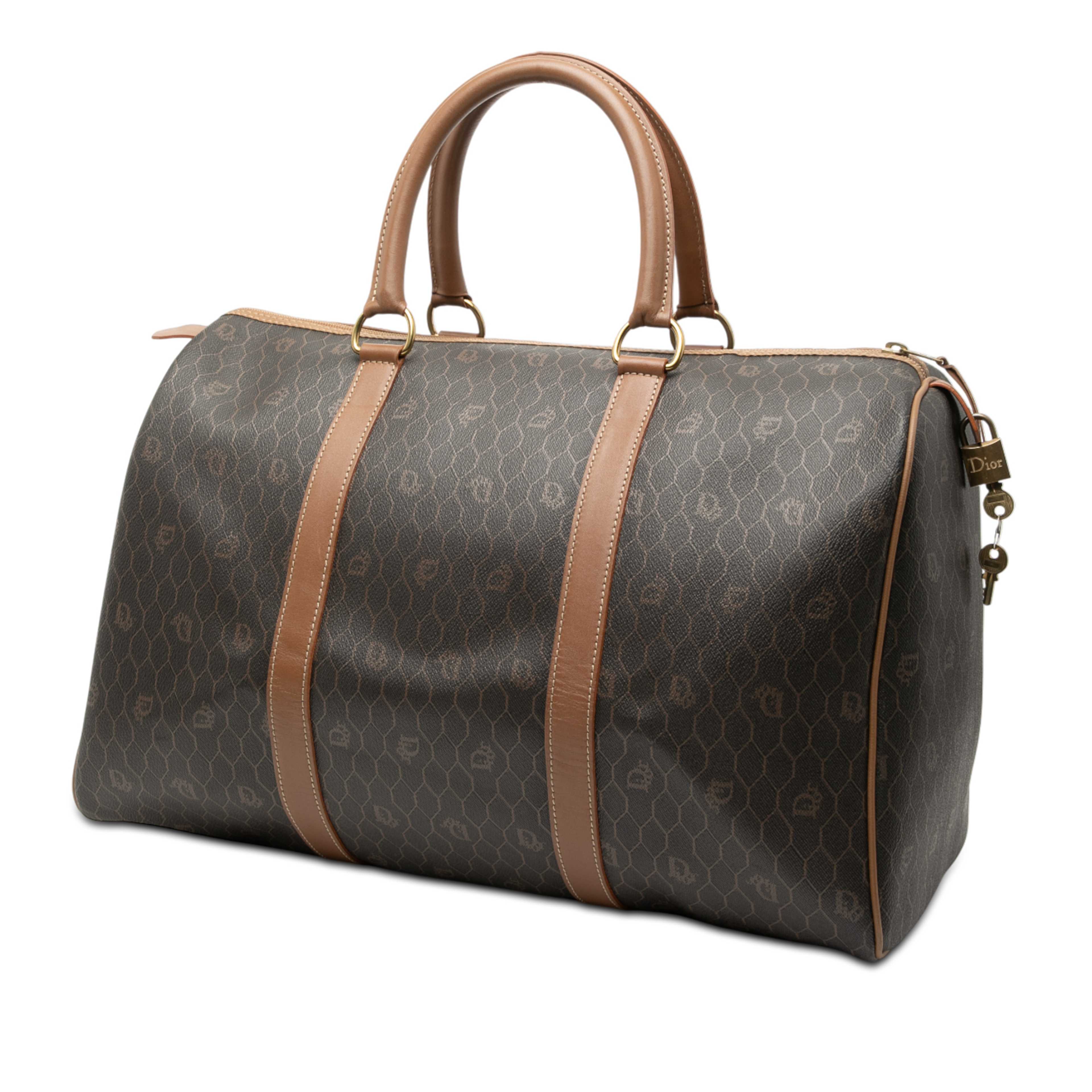 Dior Honeycomb Coated Canvas Travel Bag, från Luxclusif, i färgen black. Klicka för att öppna bilden i stort format