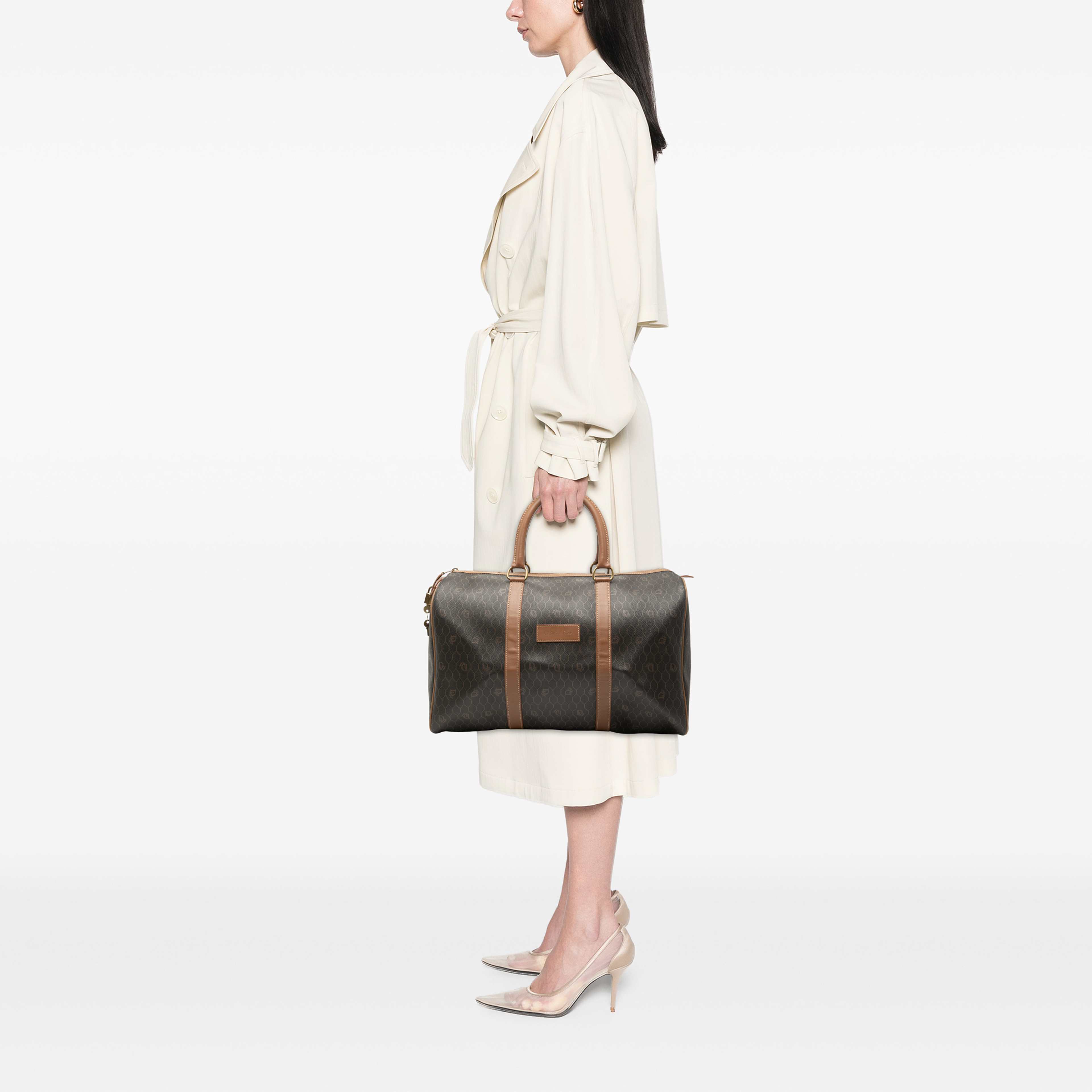 Dior Honeycomb Coated Canvas Travel Bag, från Luxclusif, i färgen svart. Klicka för att öppna bilden i stort format
