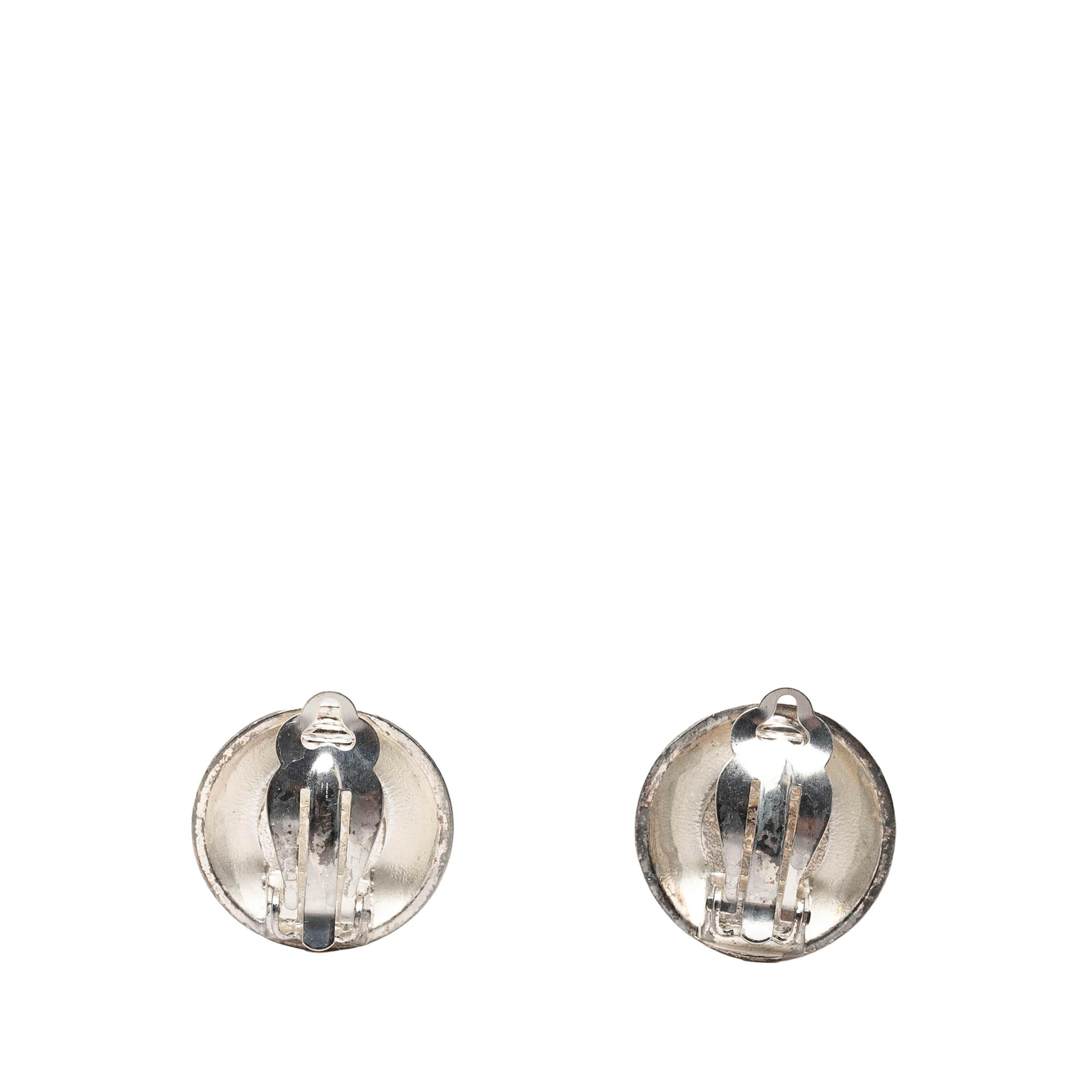 Chanel Cc Brass And Gold Plated Sunburst Round Clip On Earrings, från Luxclusif, i färgen guld. Klicka för att öppna bilden i stort format