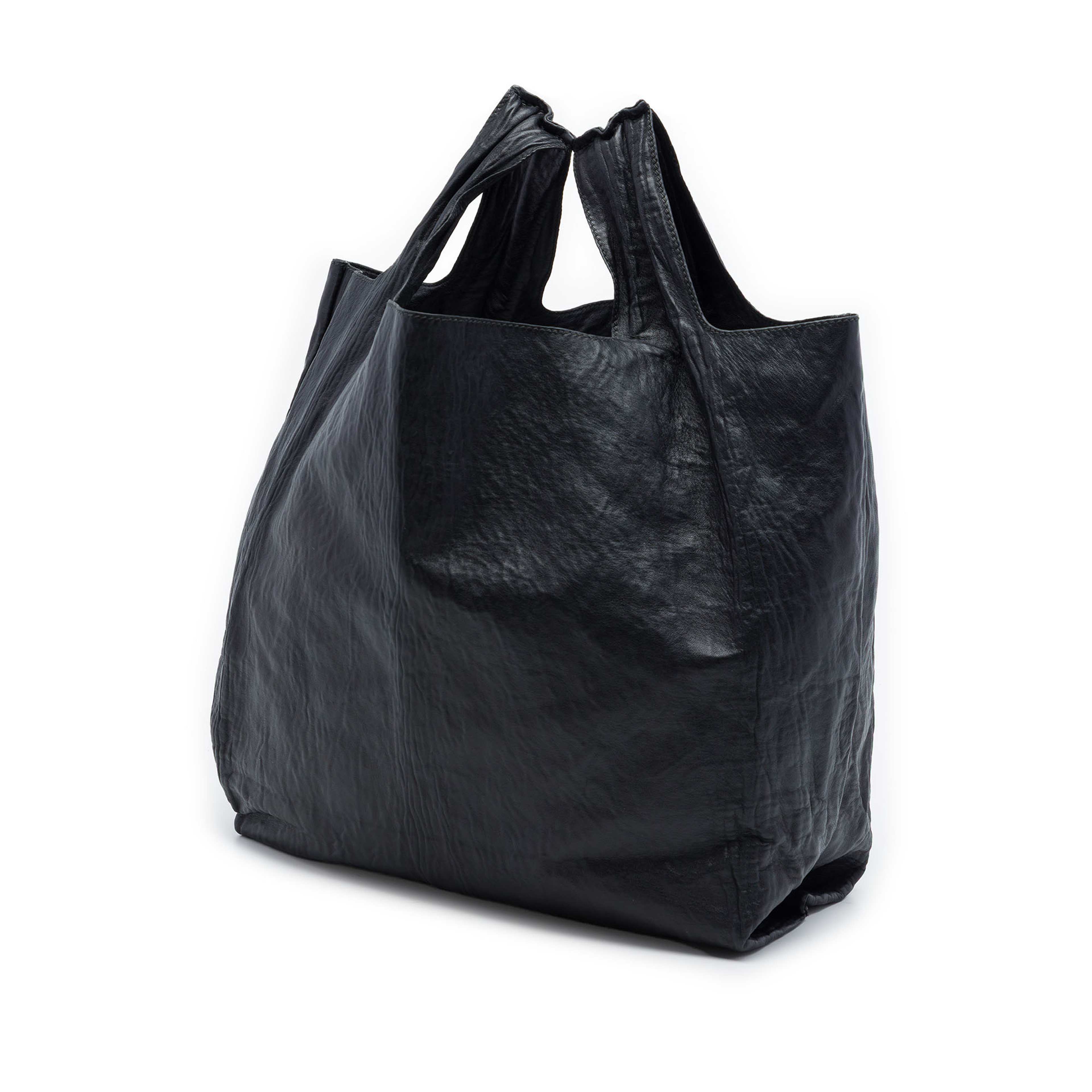 Prada Crinkled Nappa Tote, från Luxclusif, i färgen svart. Klicka för att öppna bilden i stort format
