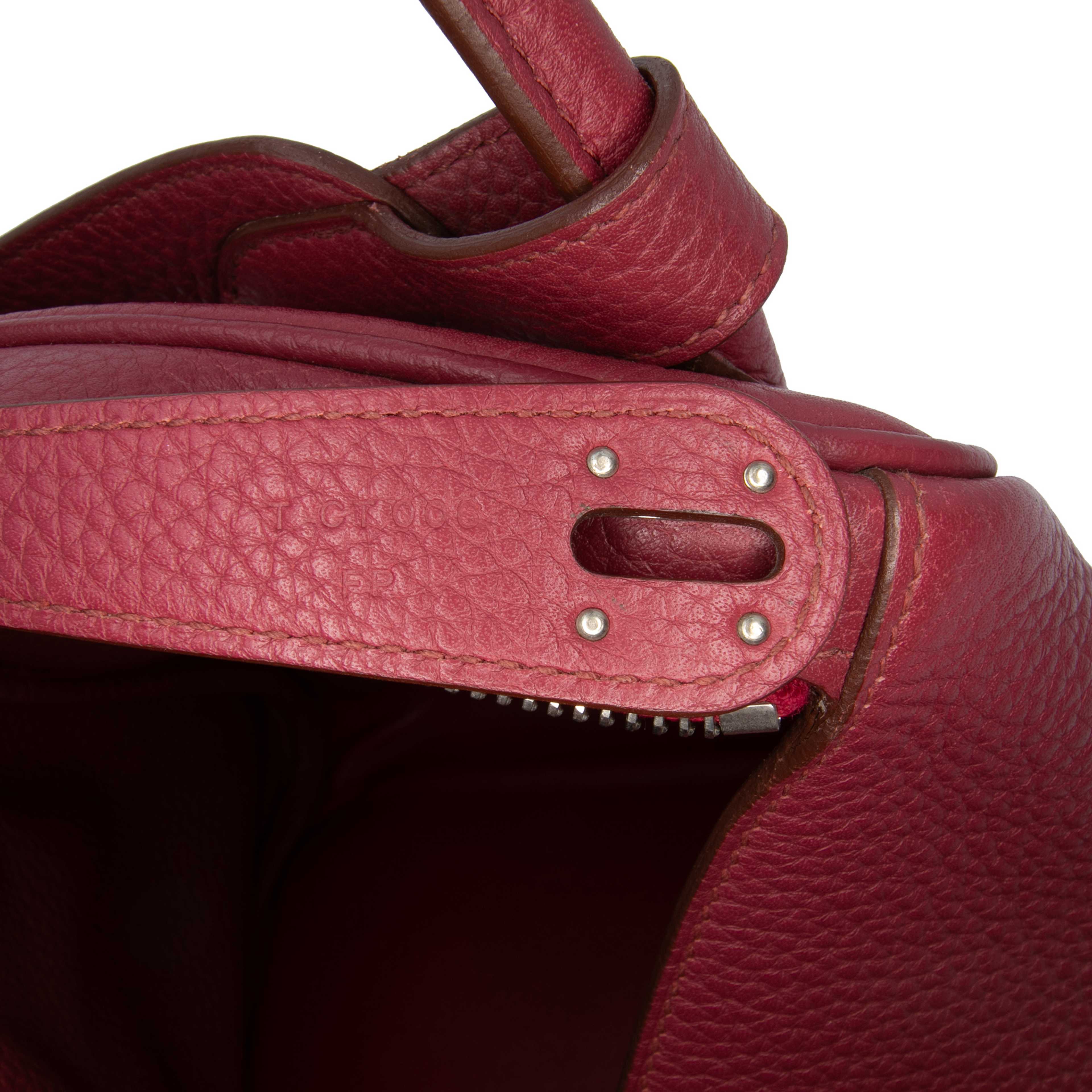 Hermès Clemence Lindy 34, från Luxclusif, i färgen dark red.