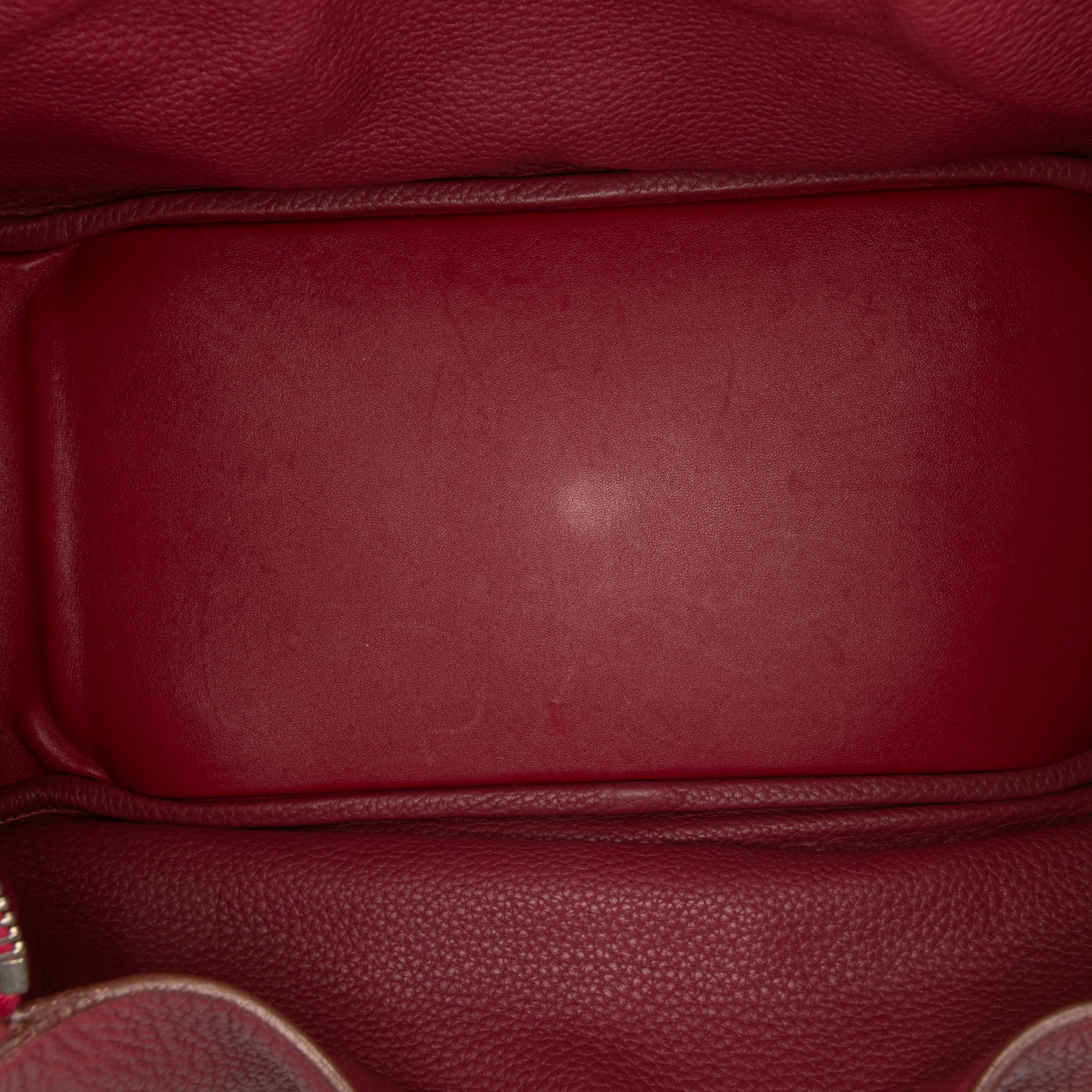 Hermès Clemence Lindy 34, från Luxclusif, i färgen dark red.