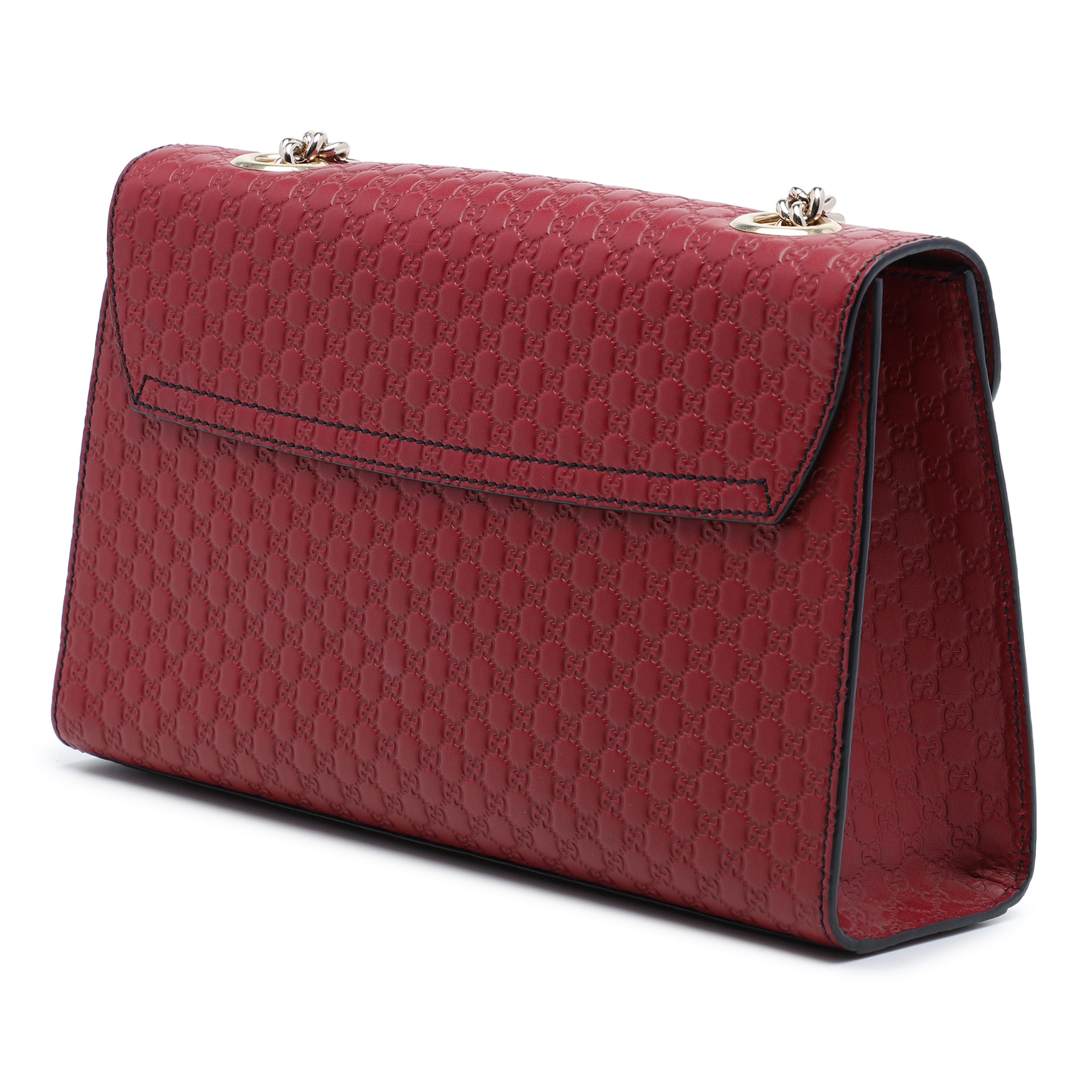 Gucci Medium Microguccissima Emily Shoulder Bag, från Luxclusif, i färgen röd. Klicka för att öppna bilden i stort format