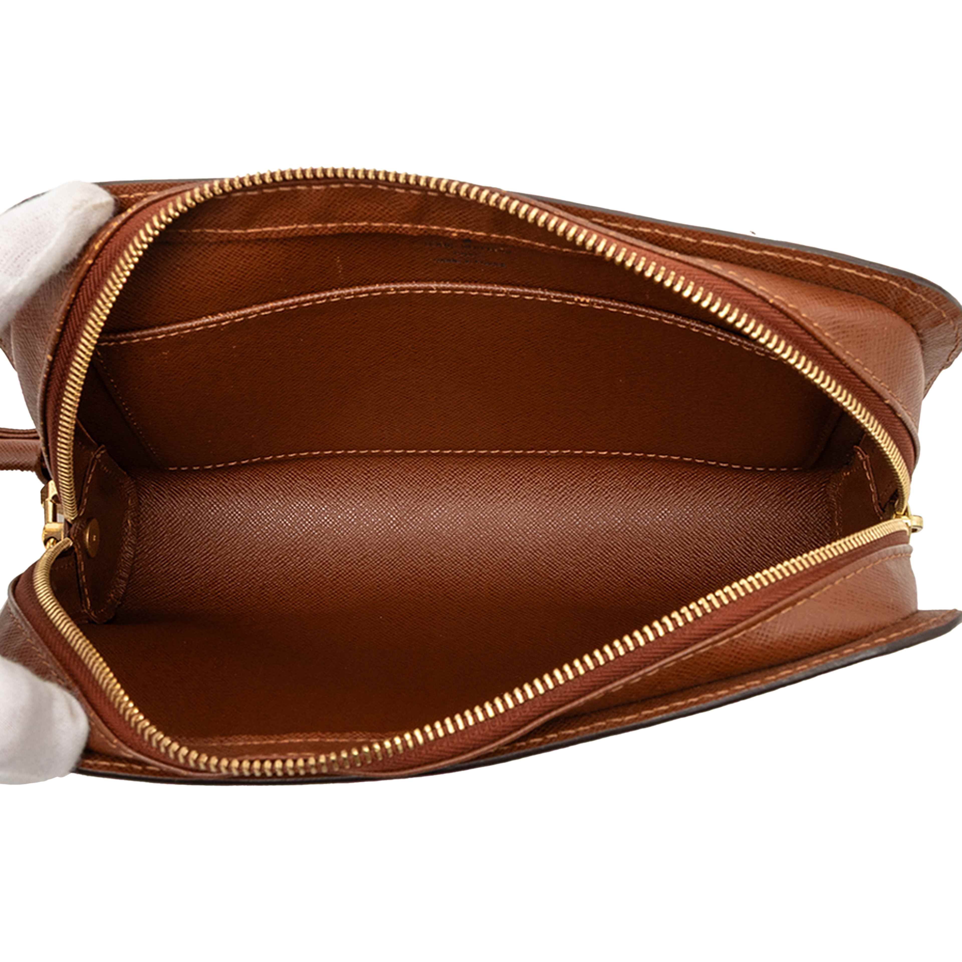 Louis Vuitton Monogram Orsay, från Luxclusif, i färgen brown. Klicka för att öppna bilden i stort format