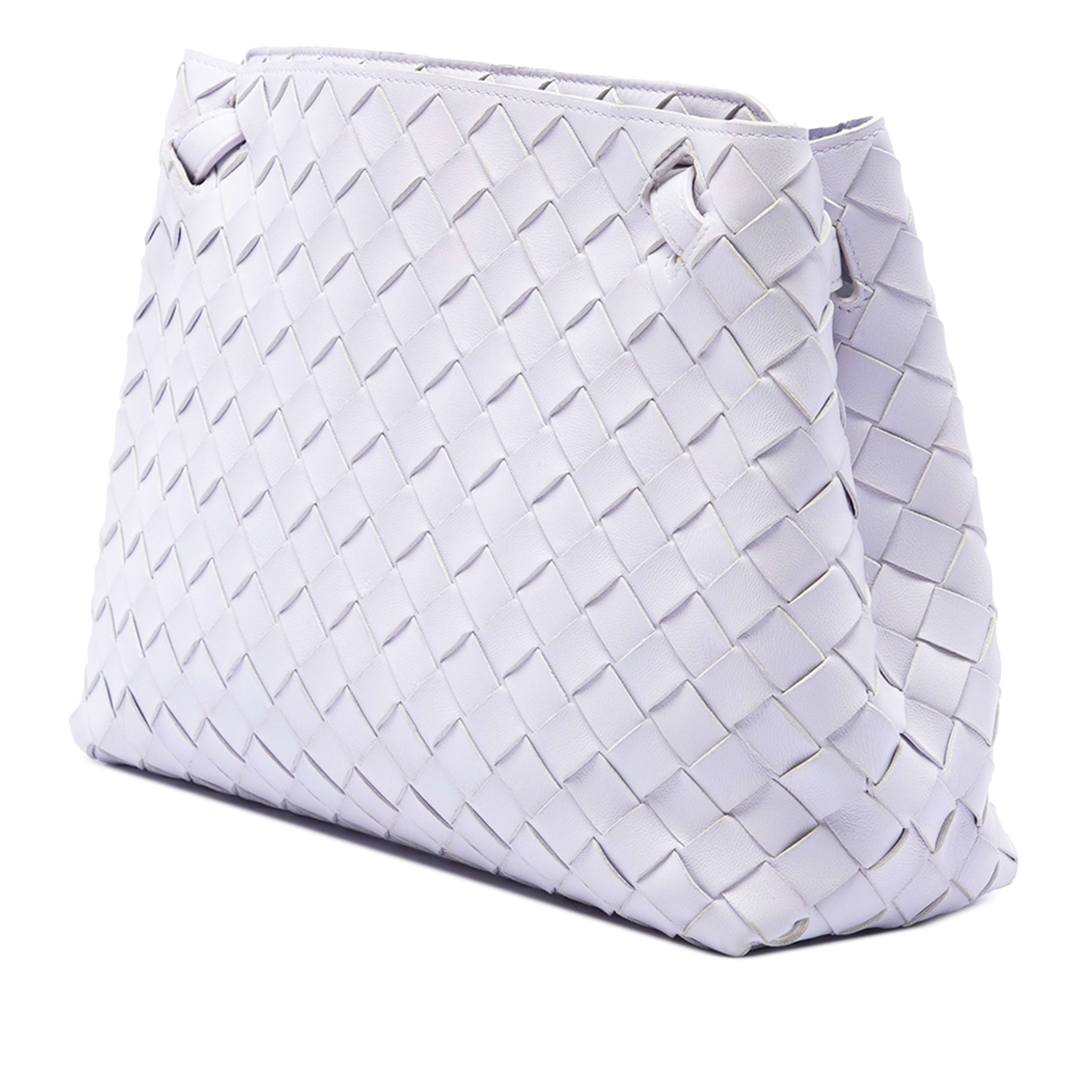 Bottega Veneta Nappa Intrecciato Crossbody, från Luxclusif, i färgen purpur. Klicka för att öppna bilden i stort format