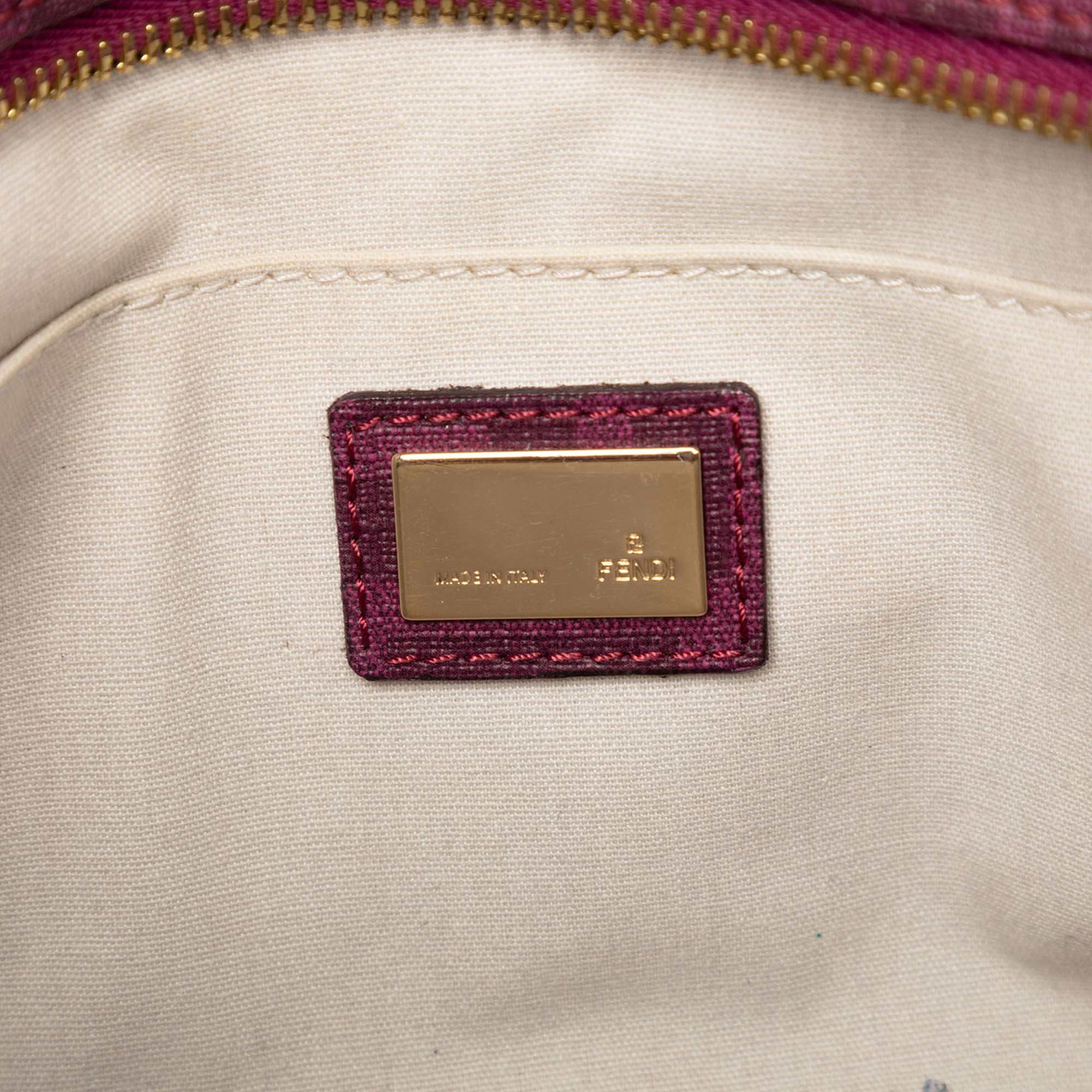 Fendi Small Zucca Floral Embroidered Spalmati Roll Tote, från Luxclusif, i färgen magenta. Klicka för att öppna bilden i stort format