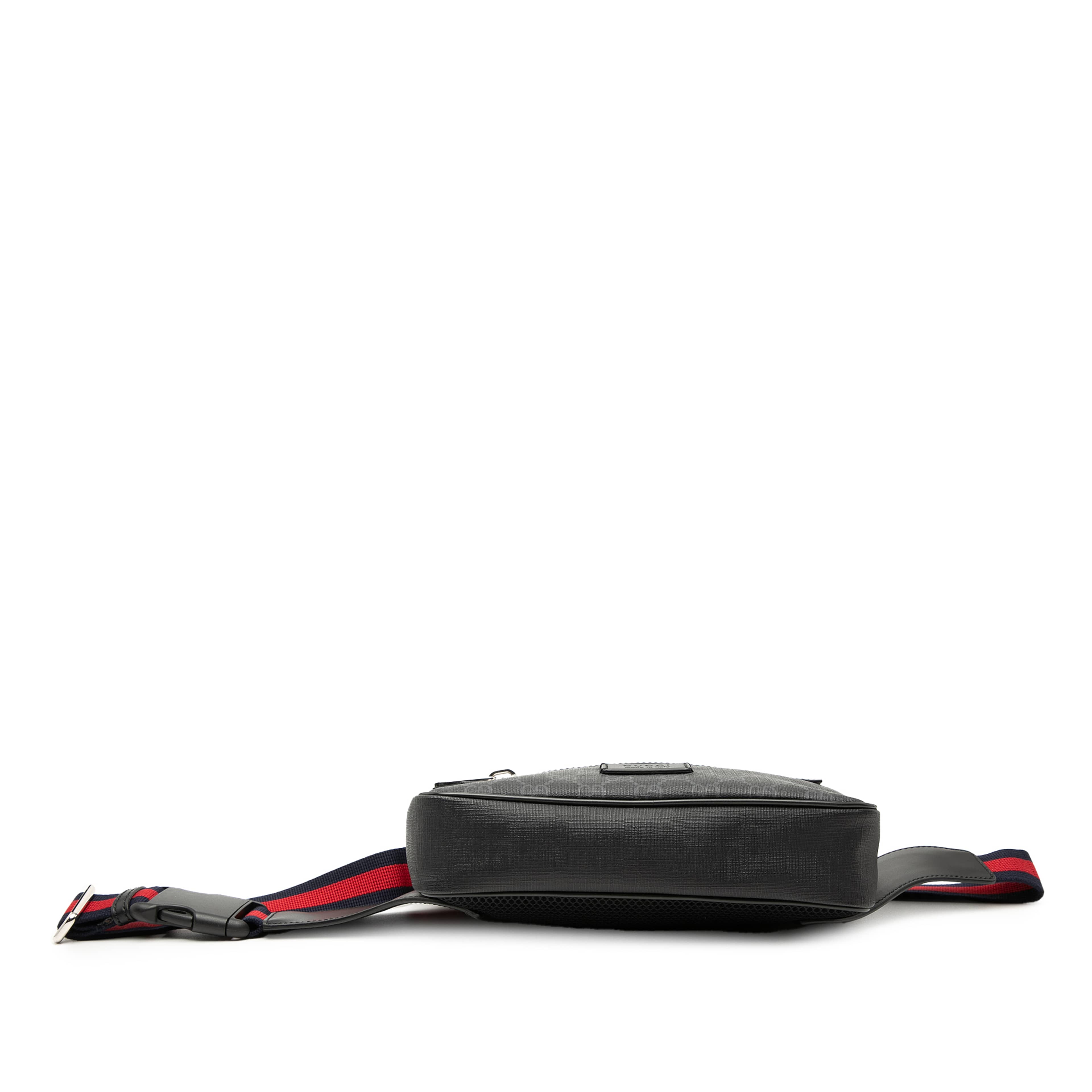 Gucci Gg Supreme Web Belt Bag, från Luxclusif, i färgen black. Klicka för att öppna bilden i stort format