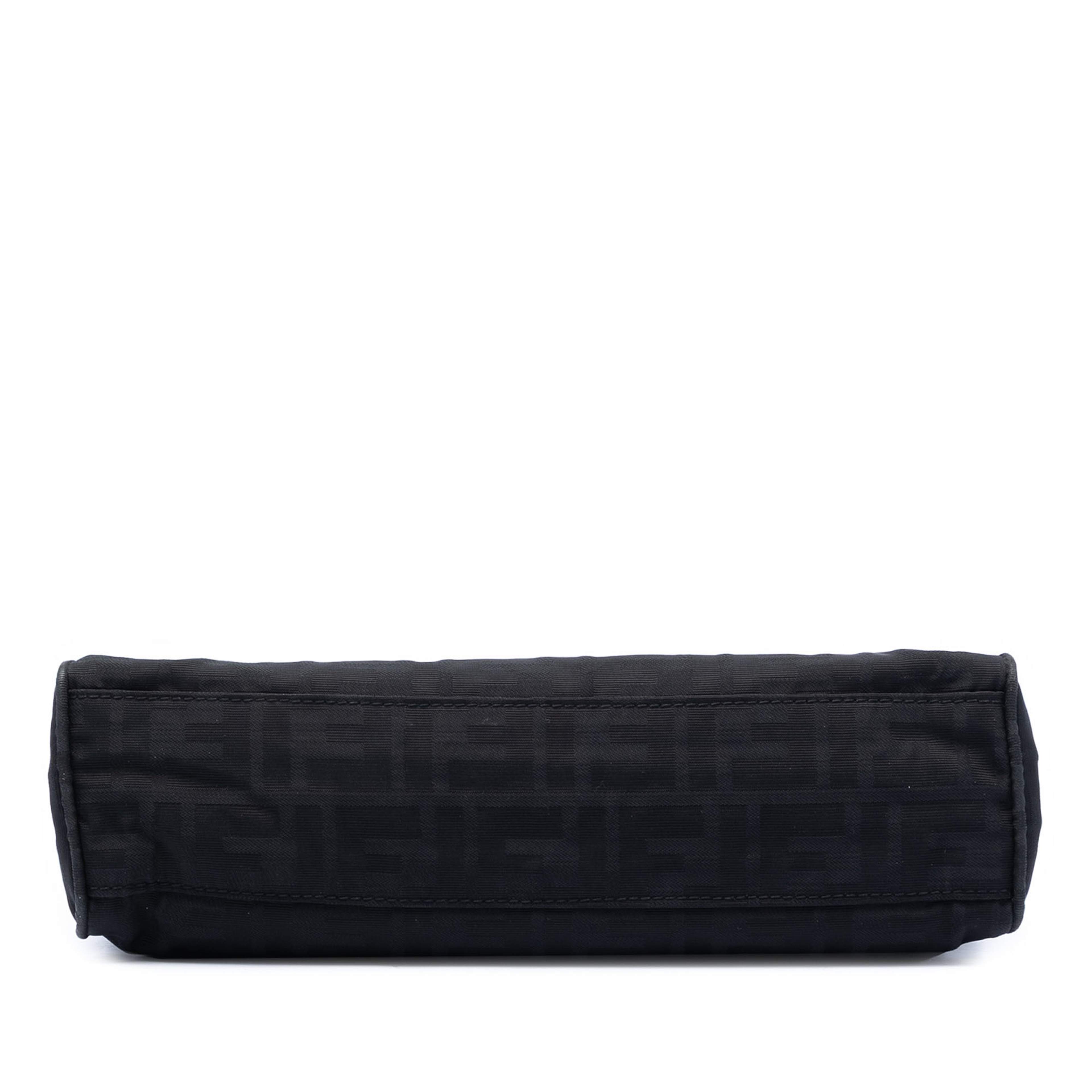 Fendi Zucca Canvas Tote, från Luxclusif, i färgen black. Klicka för att öppna bilden i stort format