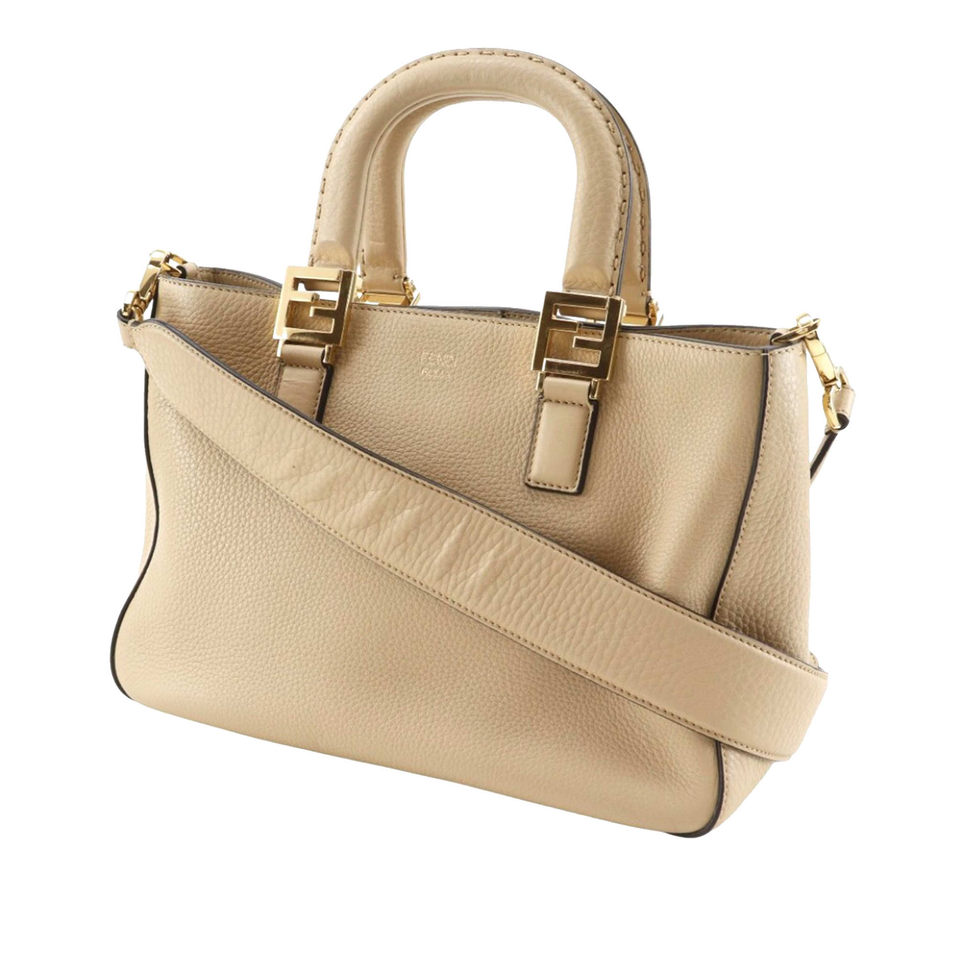 Fendi Small Leather Selleria Ff Tote, från Luxclusif, i färgen beige. Klicka för att öppna bilden i stort format