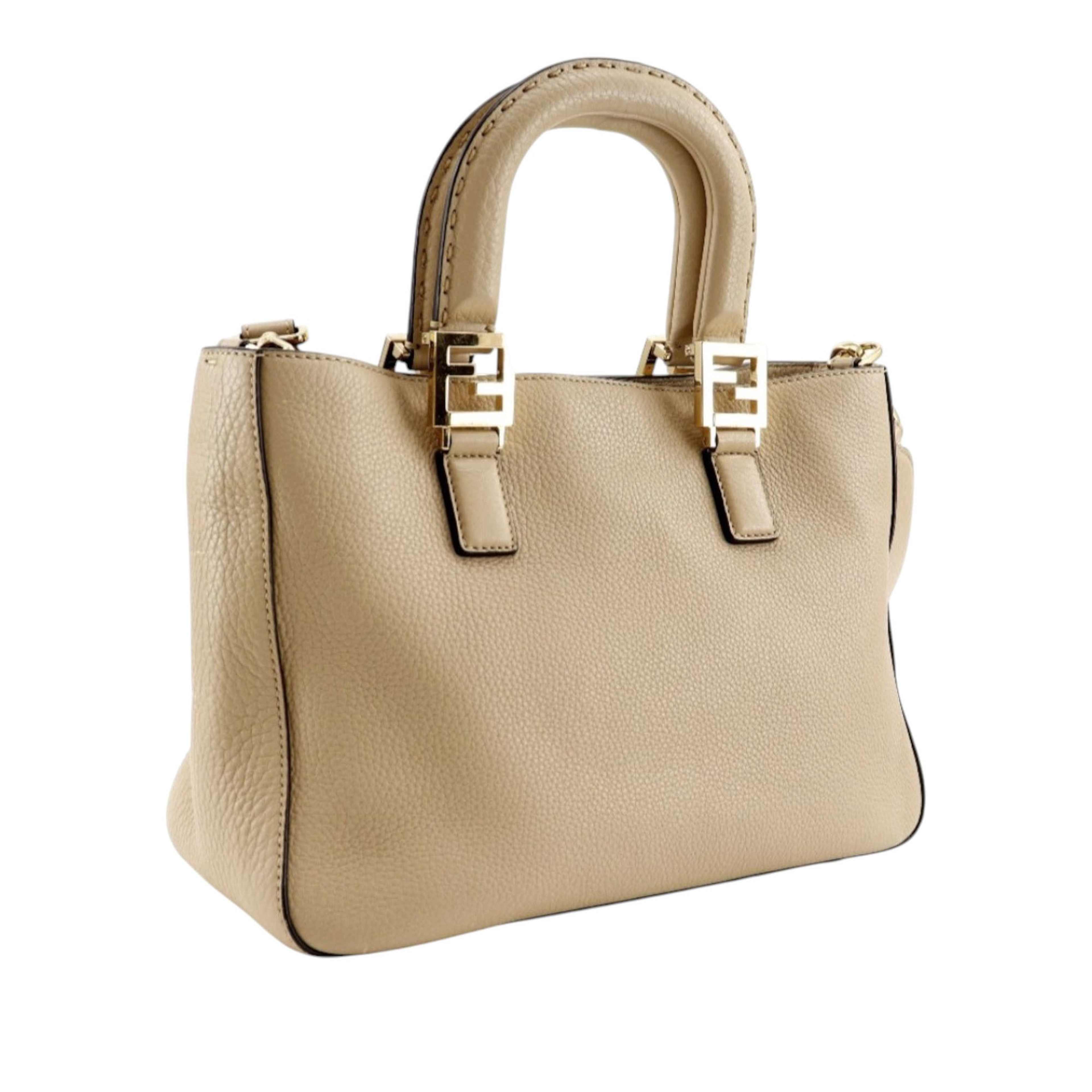 Fendi Small Leather Selleria Ff Tote, från Luxclusif, i färgen beige. Klicka för att öppna bilden i stort format