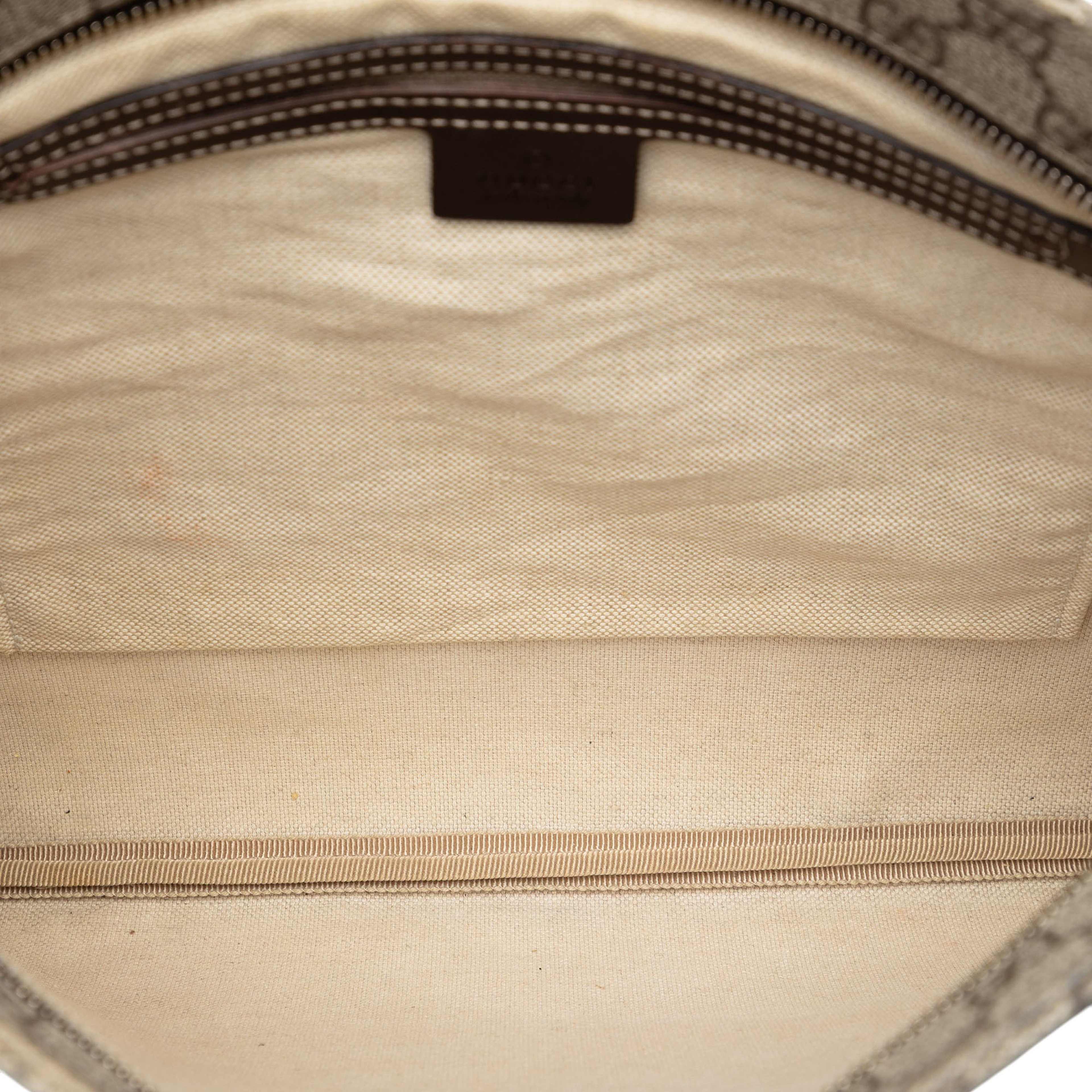 Gucci Gg Supreme Crossbody, från Luxclusif, i färgen beige. Klicka för att öppna bilden i stort format