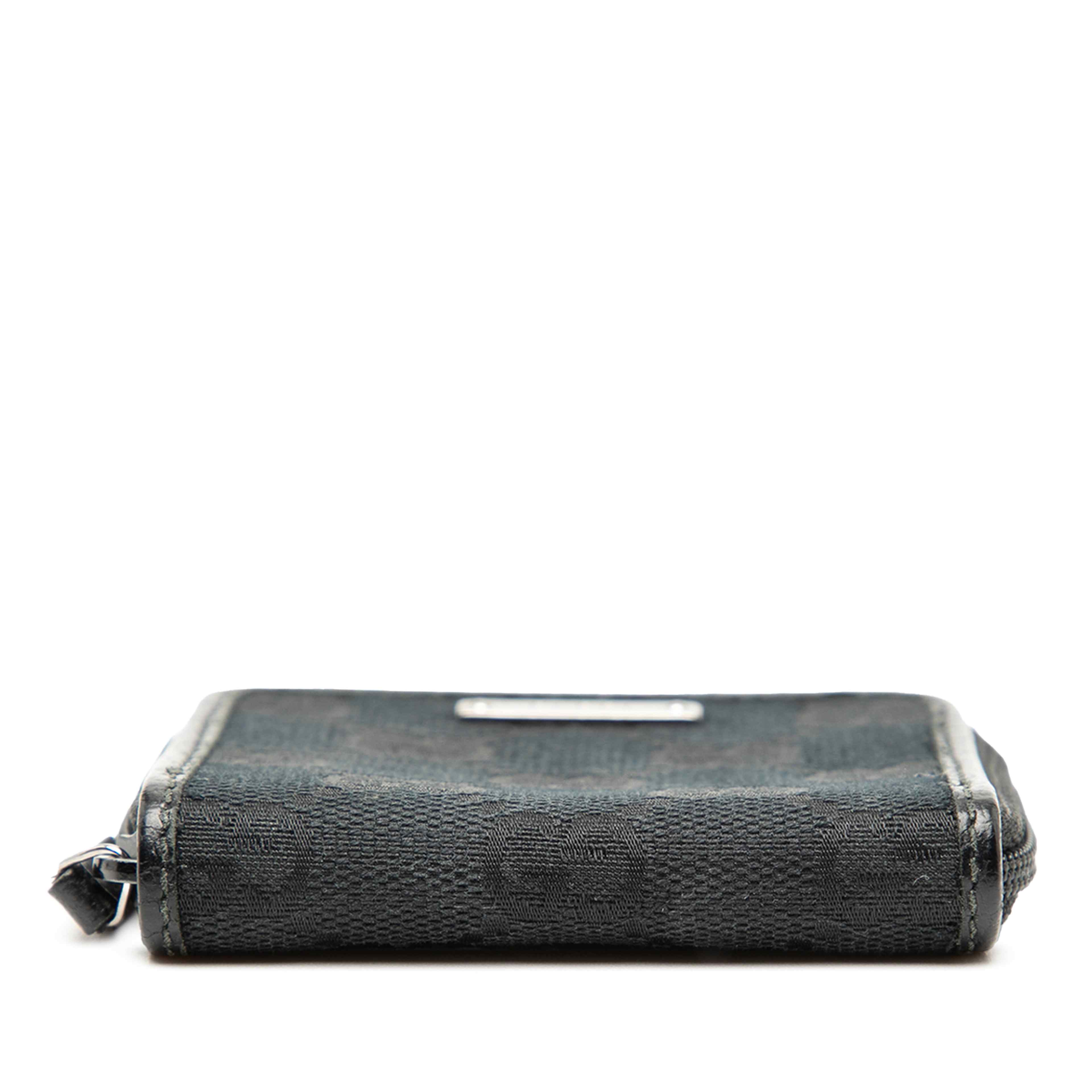 Gucci Gg Canvas Coin Pouch, från Luxclusif, i färgen black. Klicka för att öppna bilden i stort format