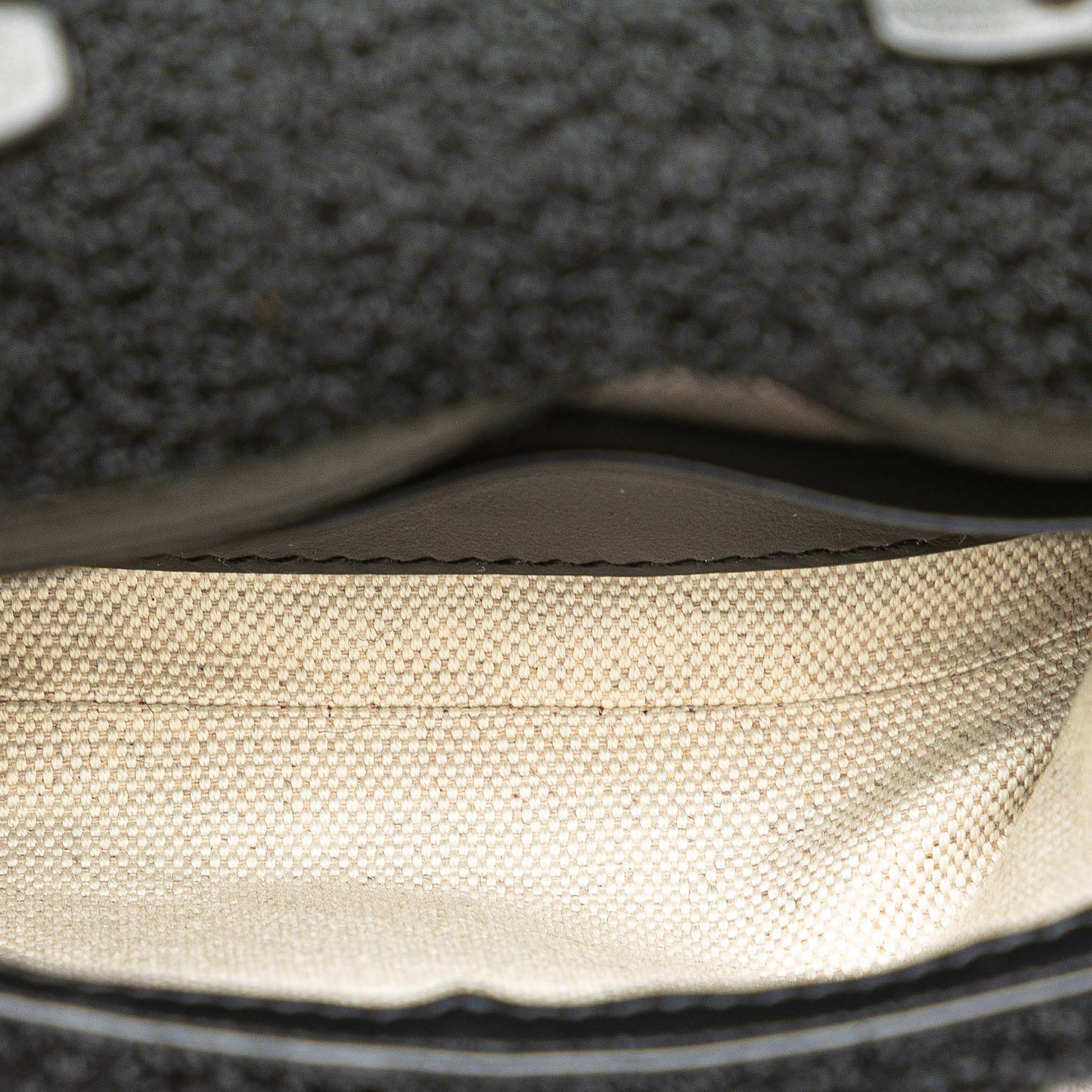 Burberry Mini Terry Cloth Lola Love Crossbody, från Luxclusif, i färgen black. Klicka för att öppna bilden i stort format