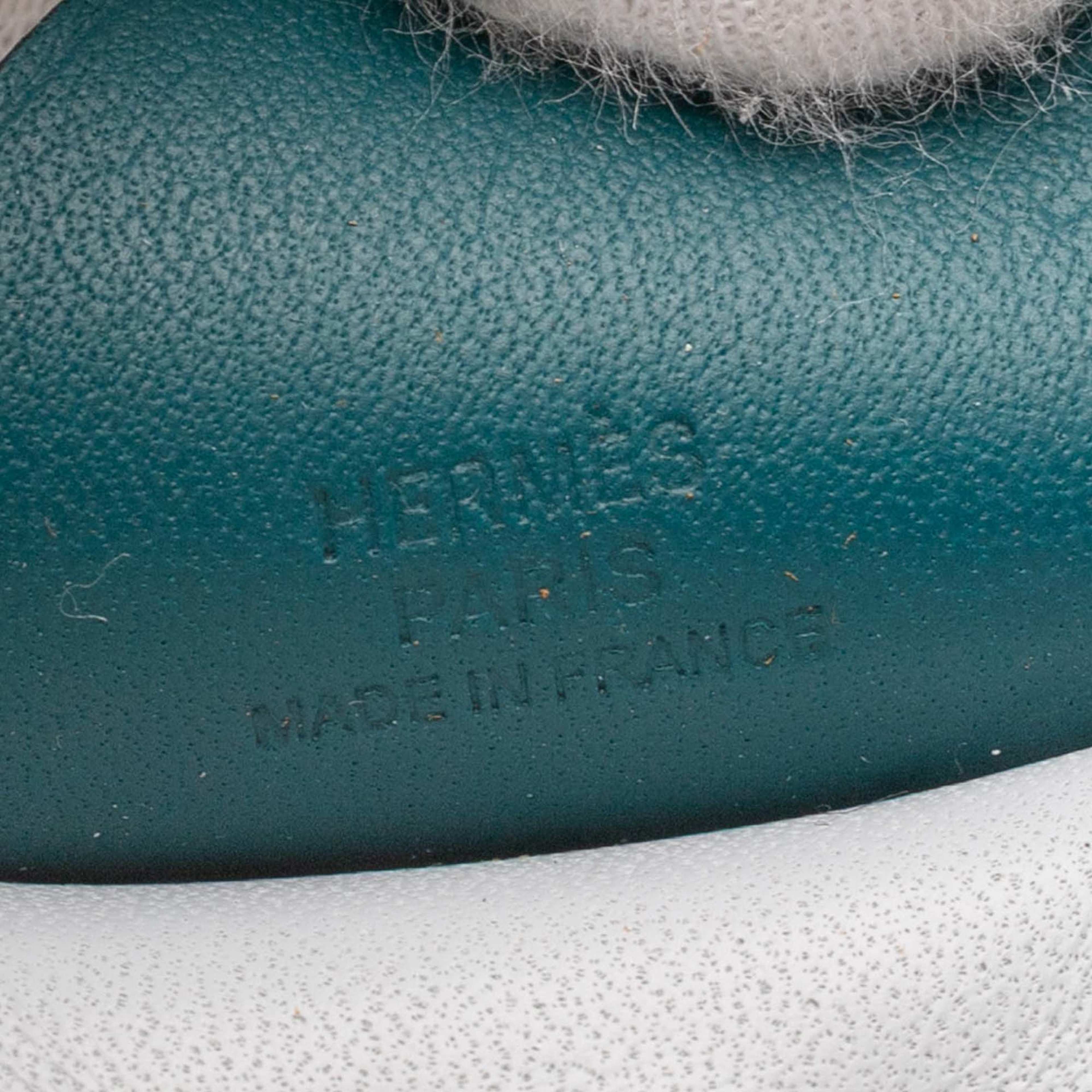 Hermès Milo Lambskin And Swift Grigri Rodeo Pegasus Bag Charm, från Luxclusif, i färgen light blue. Klicka för att öppna bilden i stort format