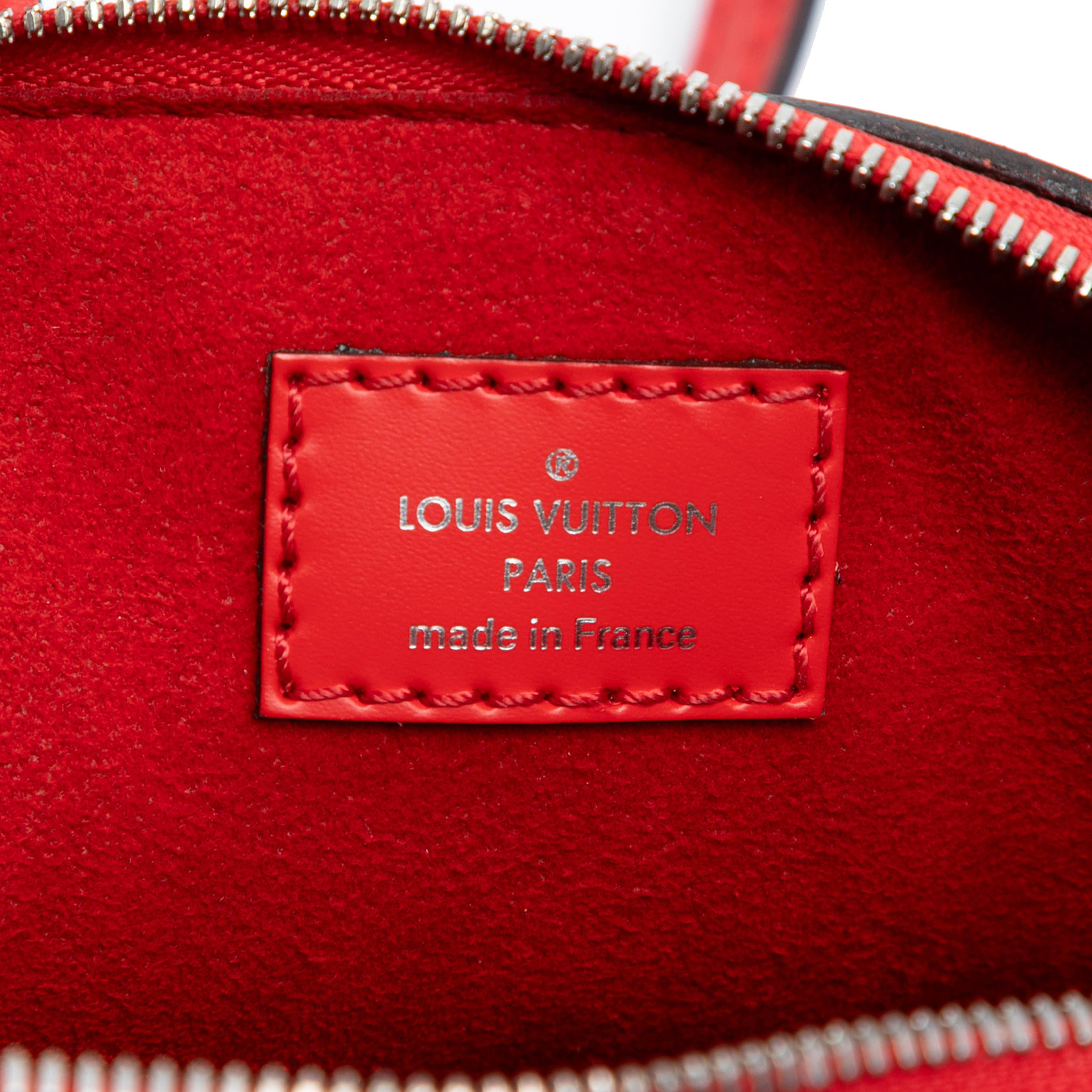 Louis Vuitton Epi Nano Alma, från Luxclusif, i färgen red. Klicka för att öppna bilden i stort format