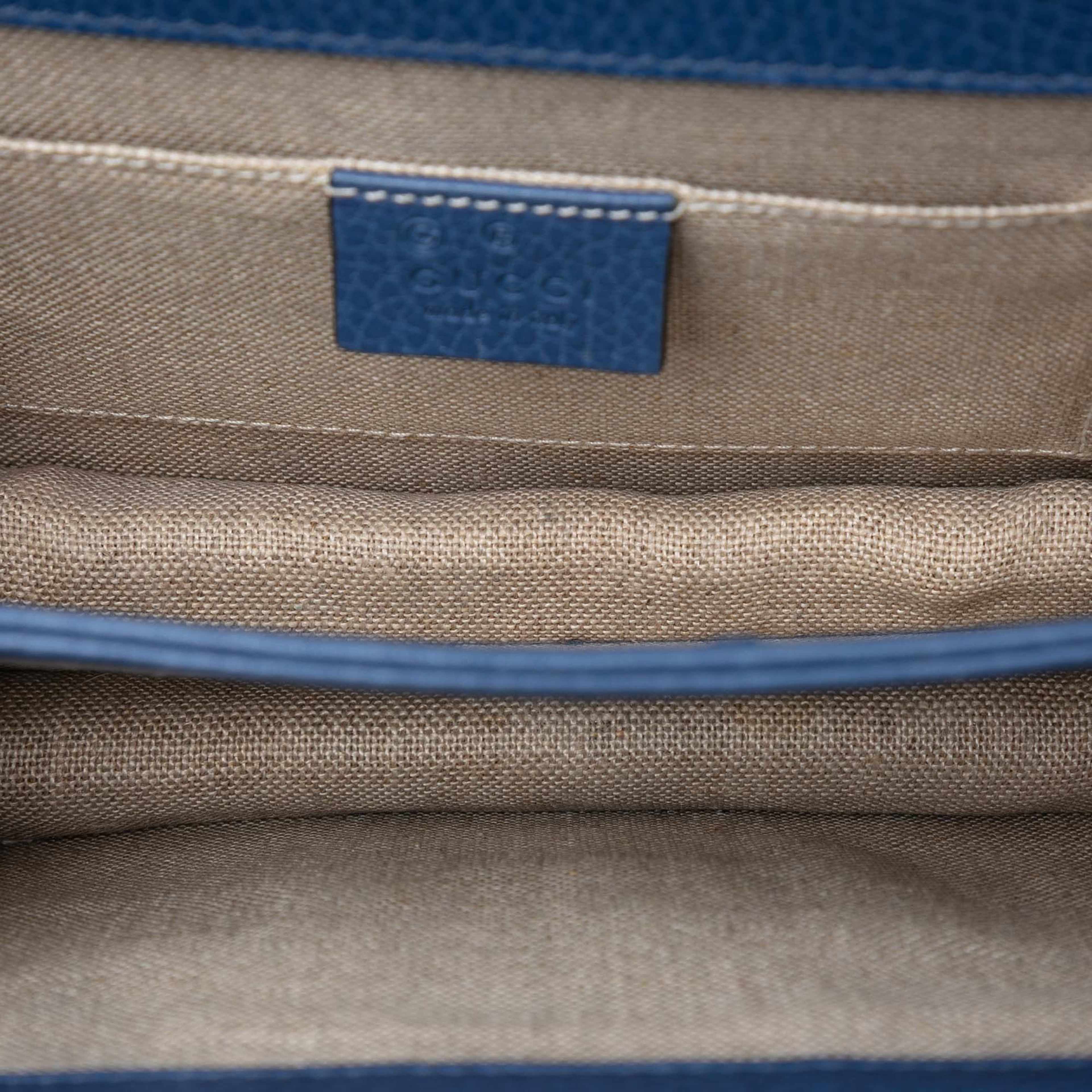 Gucci Small Dollar Calfskin Interlocking G Crossbody, från Luxclusif, i färgen blue. Klicka för att öppna bilden i stort format