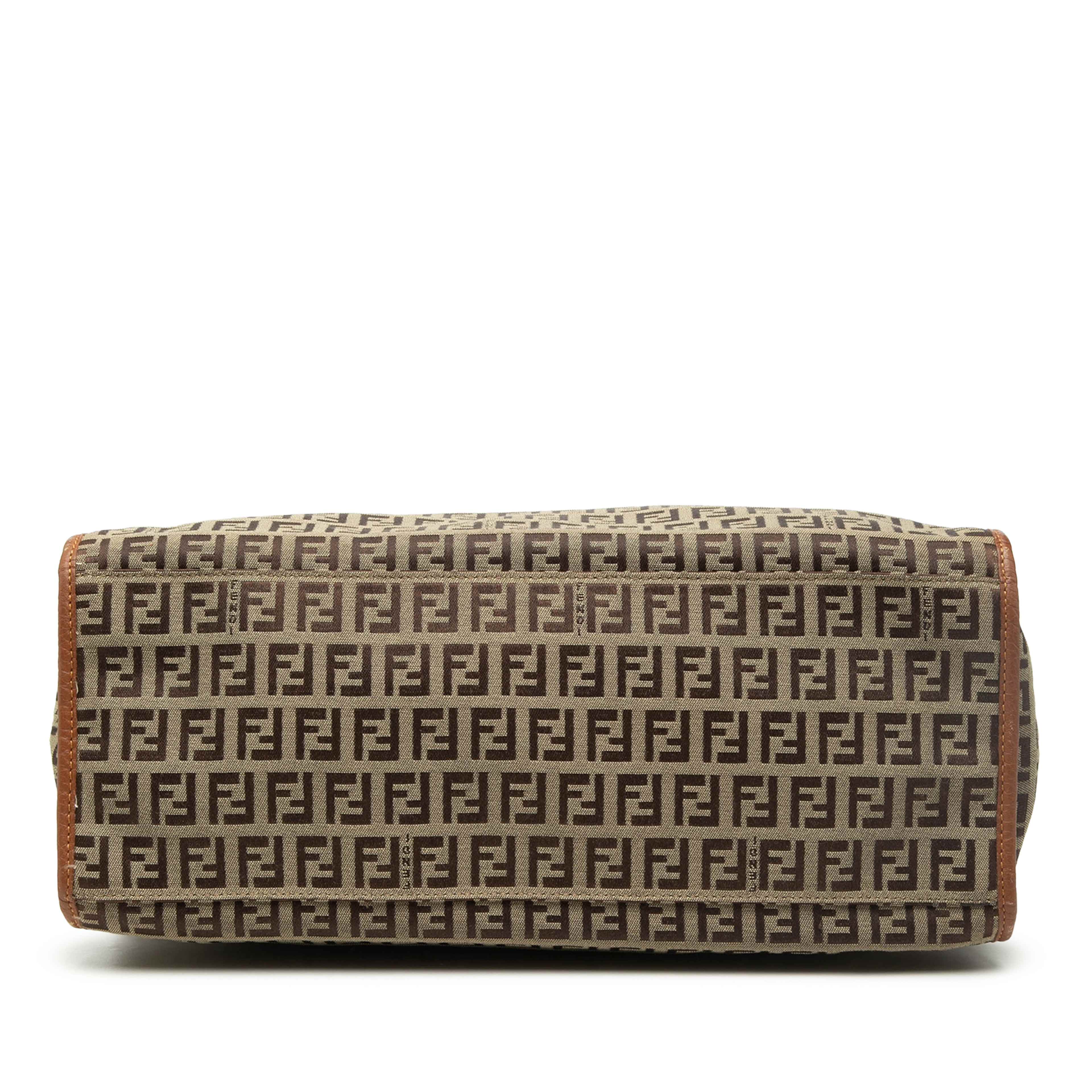 Fendi Zucchino Canvas Tote, från Luxclusif, i färgen light brown. Klicka för att öppna bilden i stort format
