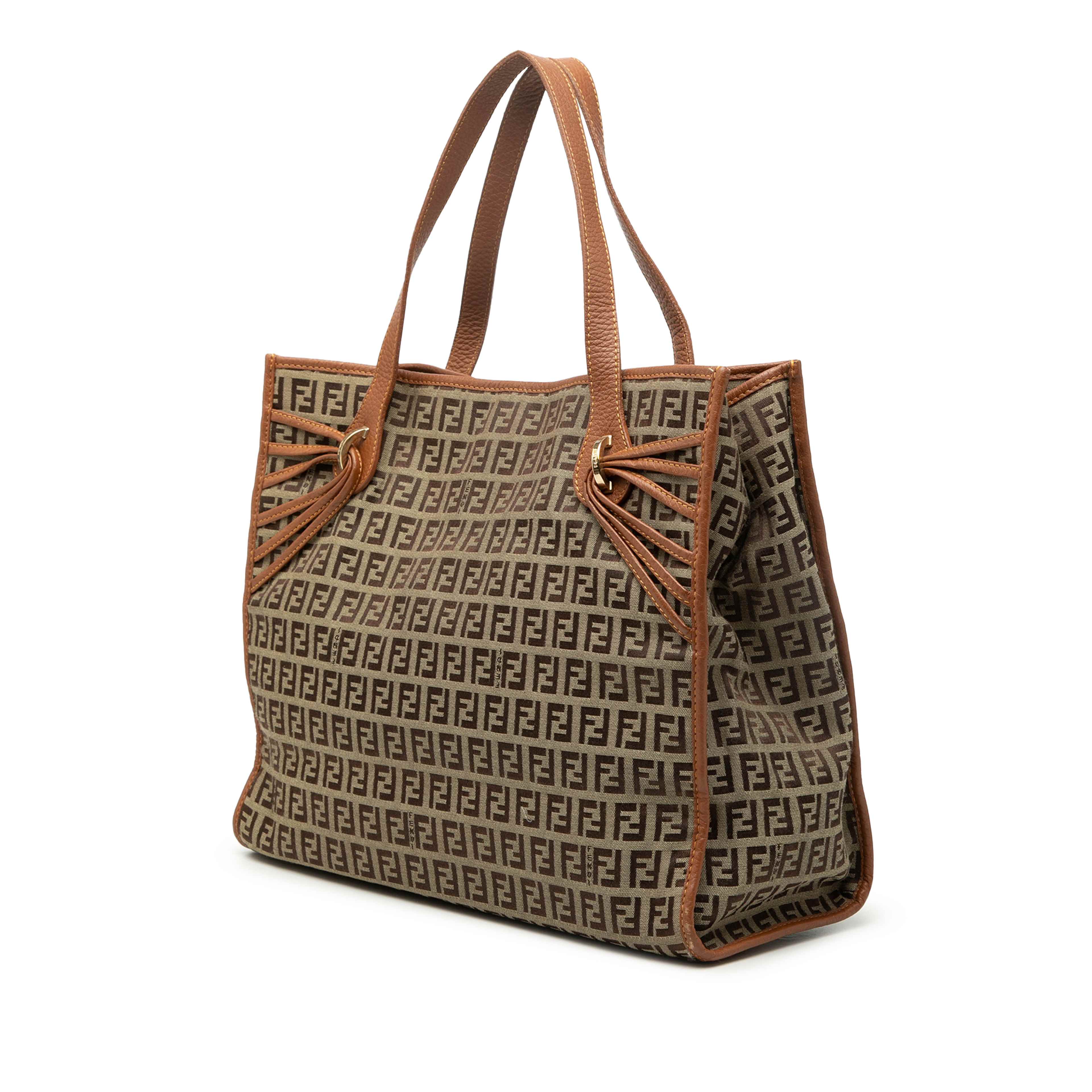 Fendi Zucchino Canvas Tote, från Luxclusif, i färgen light brown. Klicka för att öppna bilden i stort format