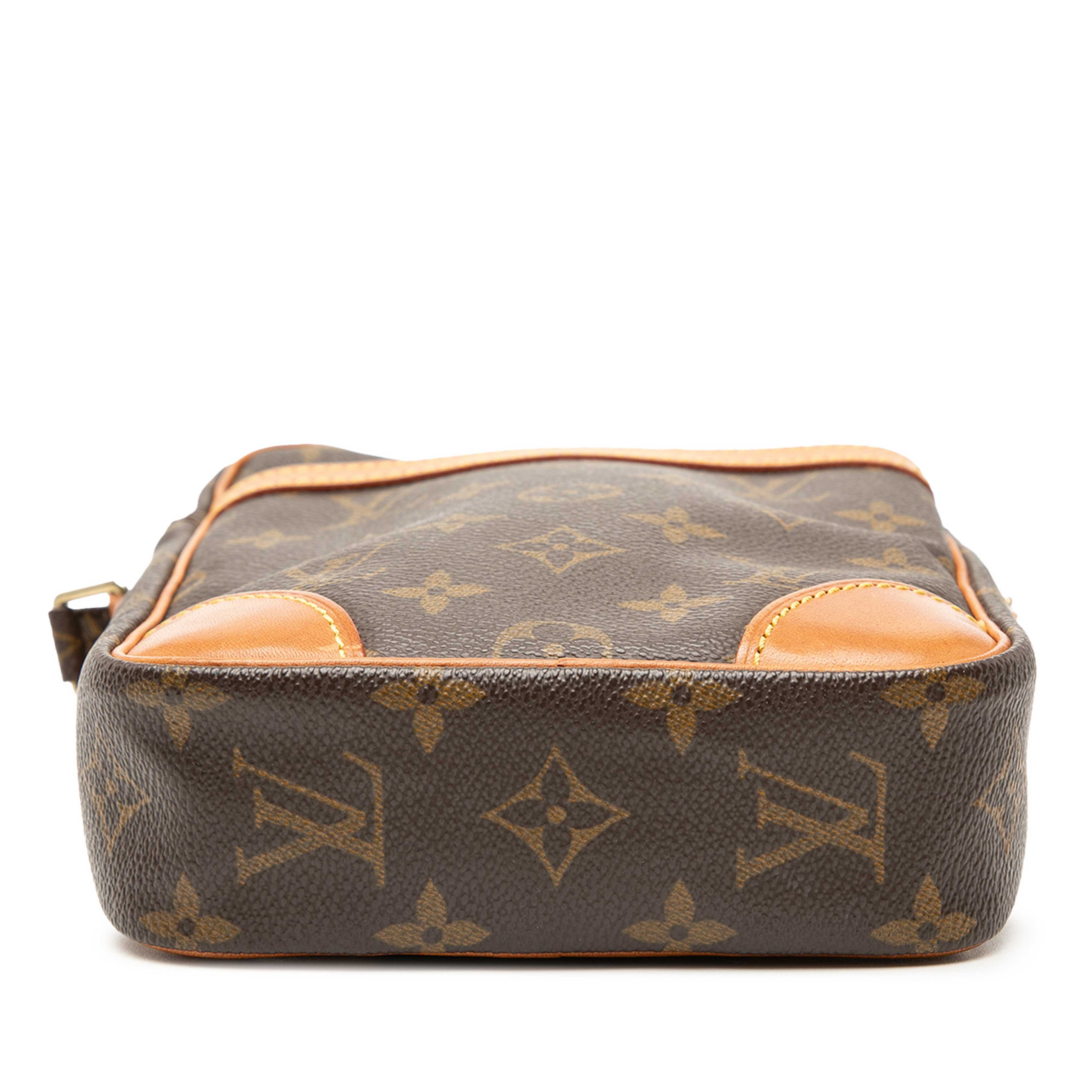Louis Vuitton Monogram Danube, från Luxclusif, i färgen brown. Klicka för att öppna bilden i stort format