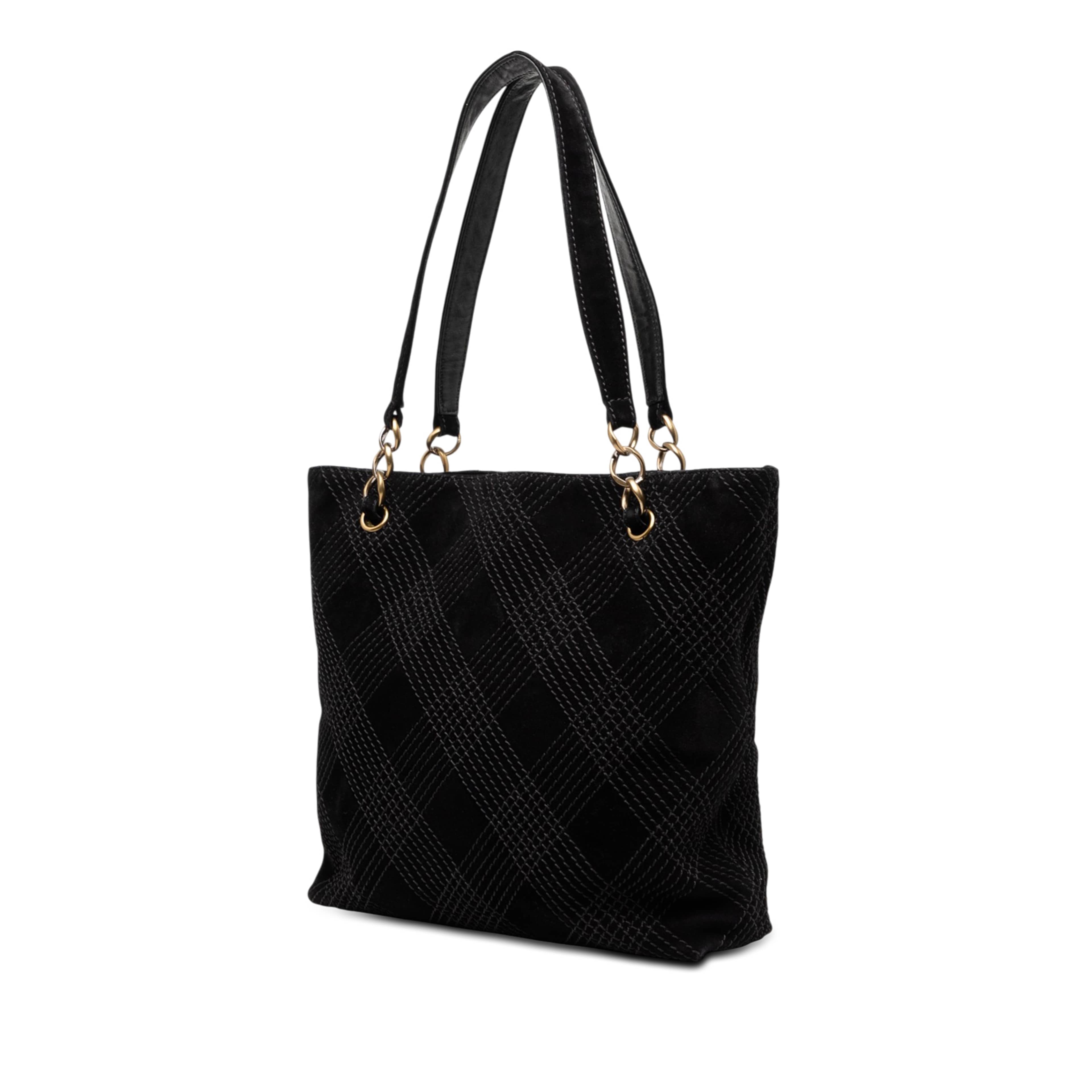 Chanel Cc Stitched Suede Tote, från Luxclusif, i färgen svart. Klicka för att öppna bilden i stort format