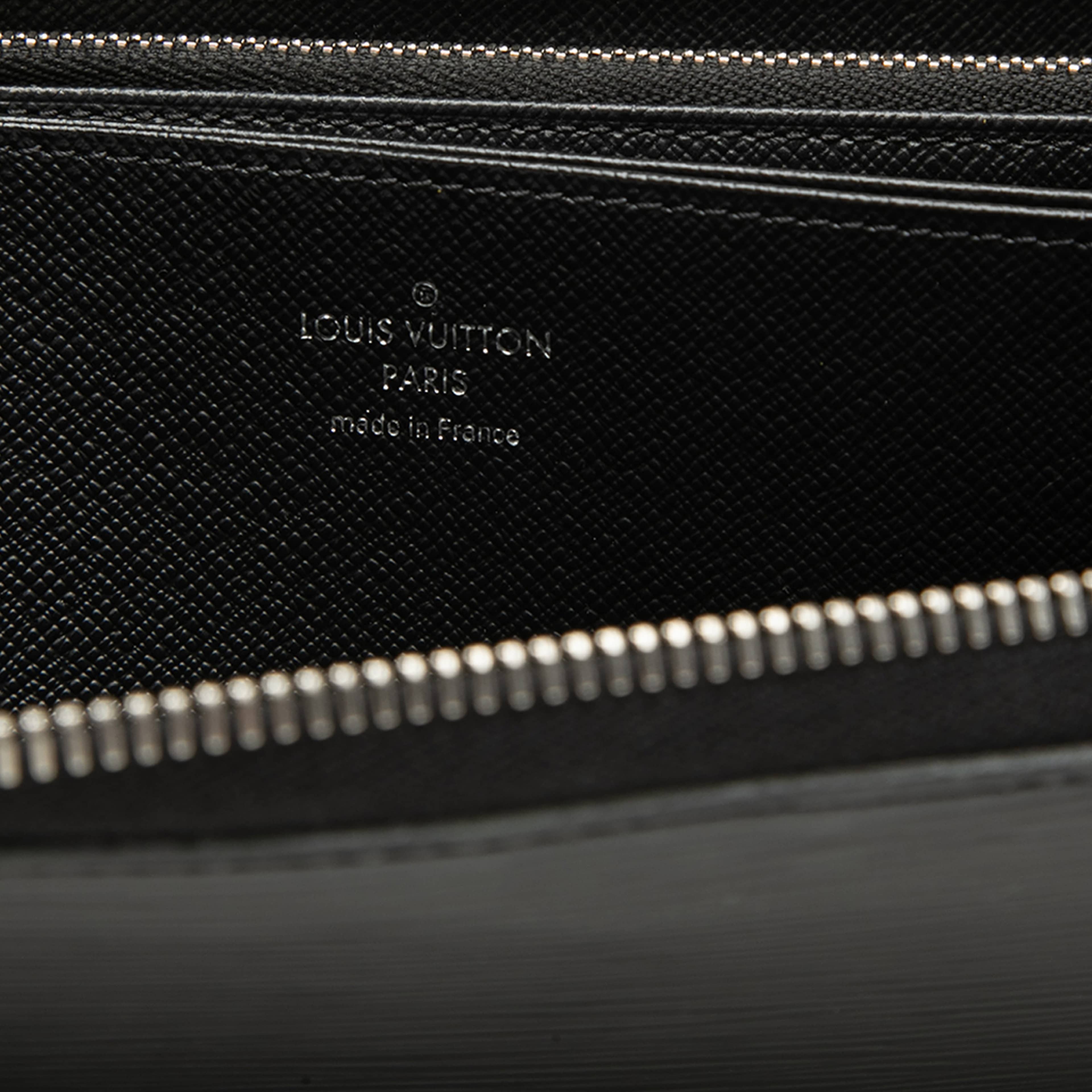 Louis Vuitton Epi Zippy Long Wallet, från Luxclusif, i färgen black. Klicka för att öppna bilden i stort format