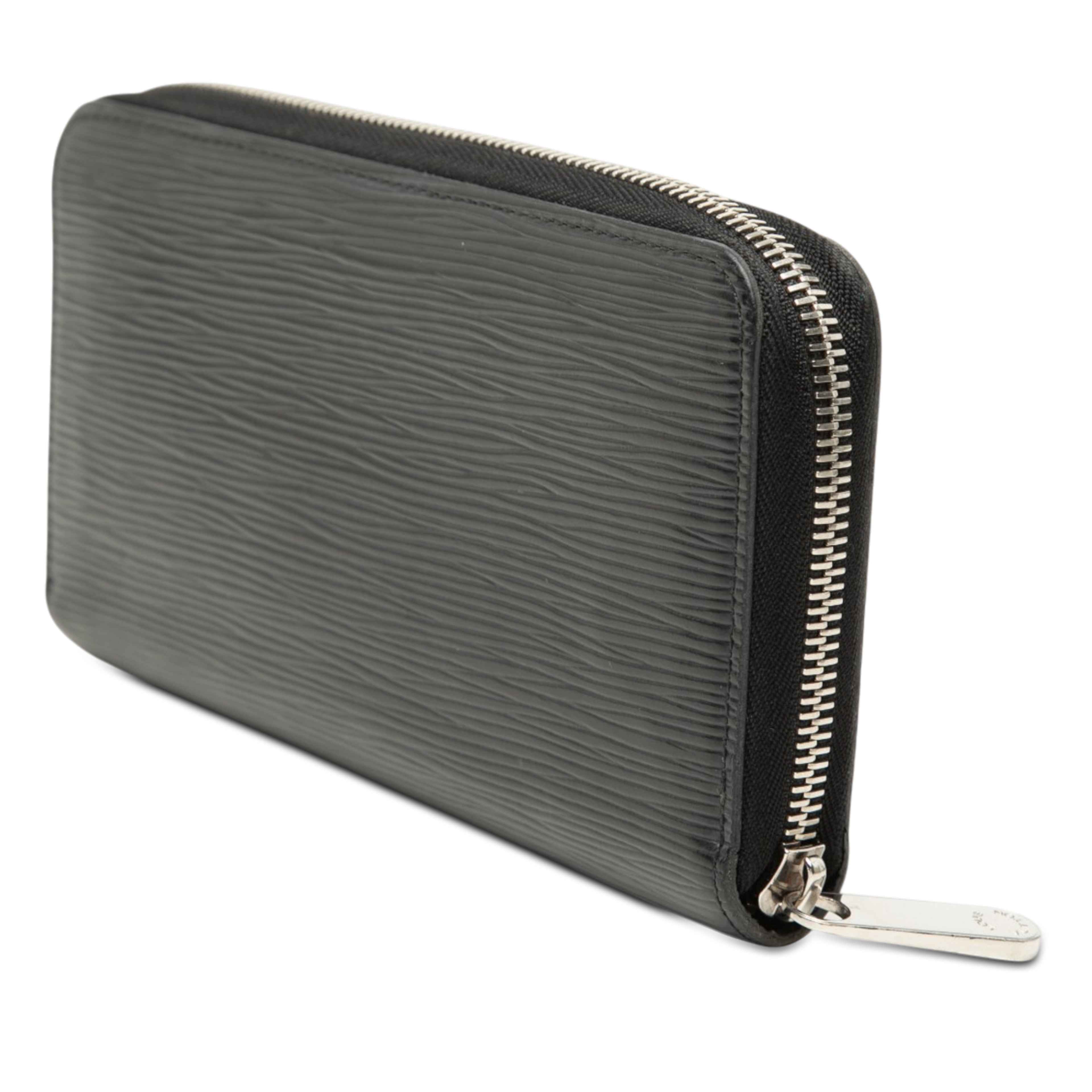 Louis Vuitton Epi Zippy Long Wallet, från Luxclusif, i färgen svart. Klicka för att öppna bilden i stort format