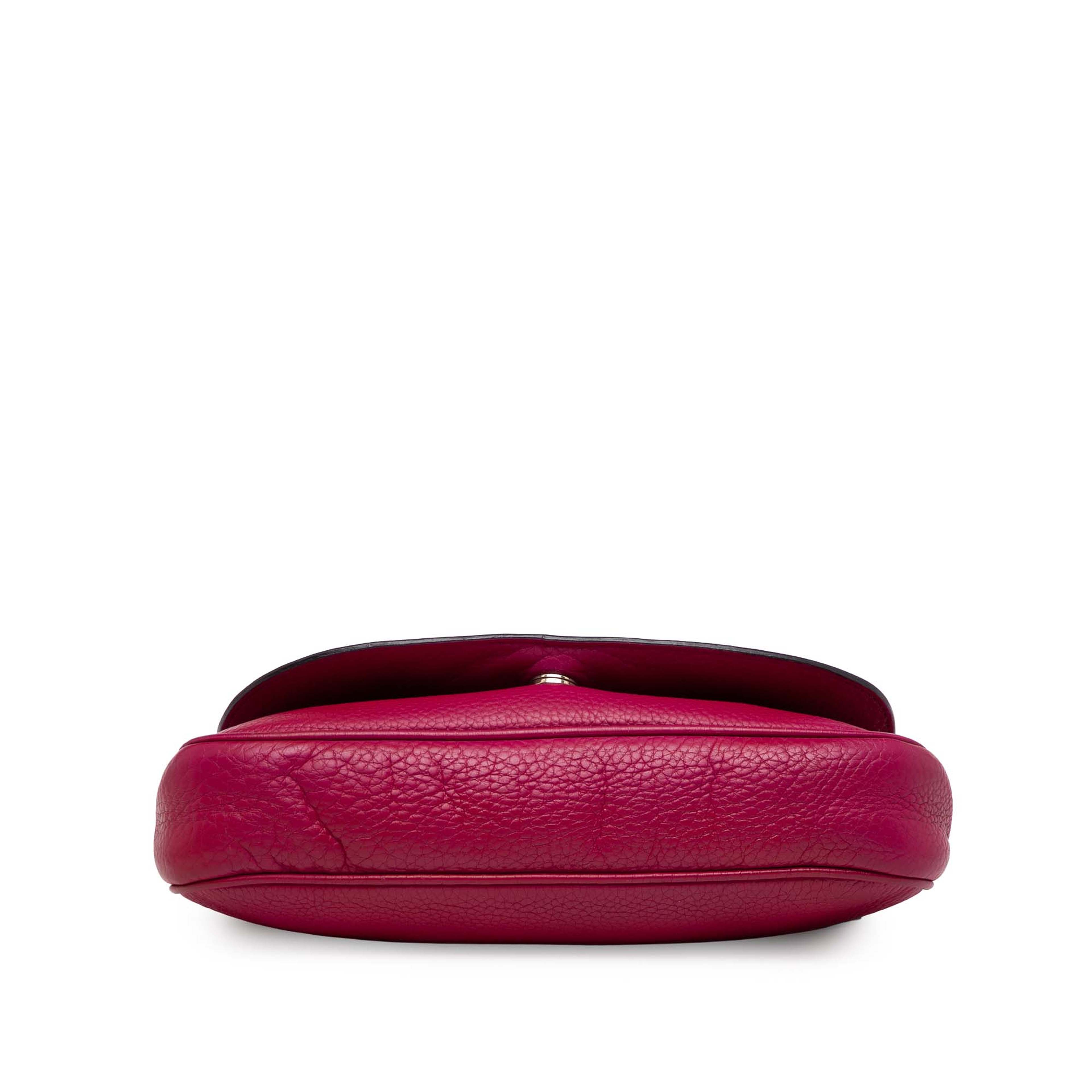 Gucci Medium Leather Soho Chain Flap Crossbody, från Luxclusif, i färgen pink. Klicka för att öppna bilden i stort format