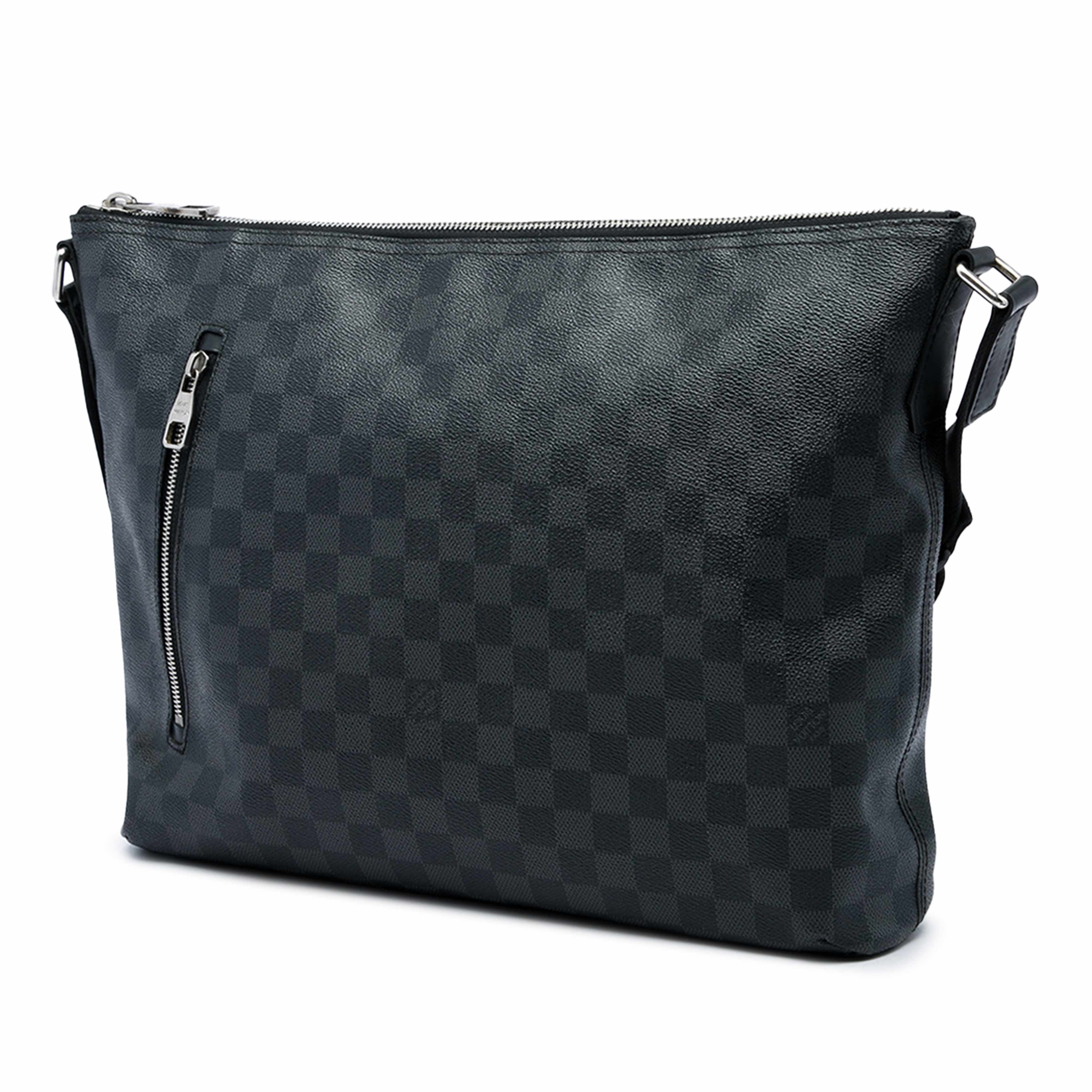 Louis Vuitton Damier Graphite Mick Gm, från Luxclusif, i färgen svart. Klicka för att öppna bilden i stort format