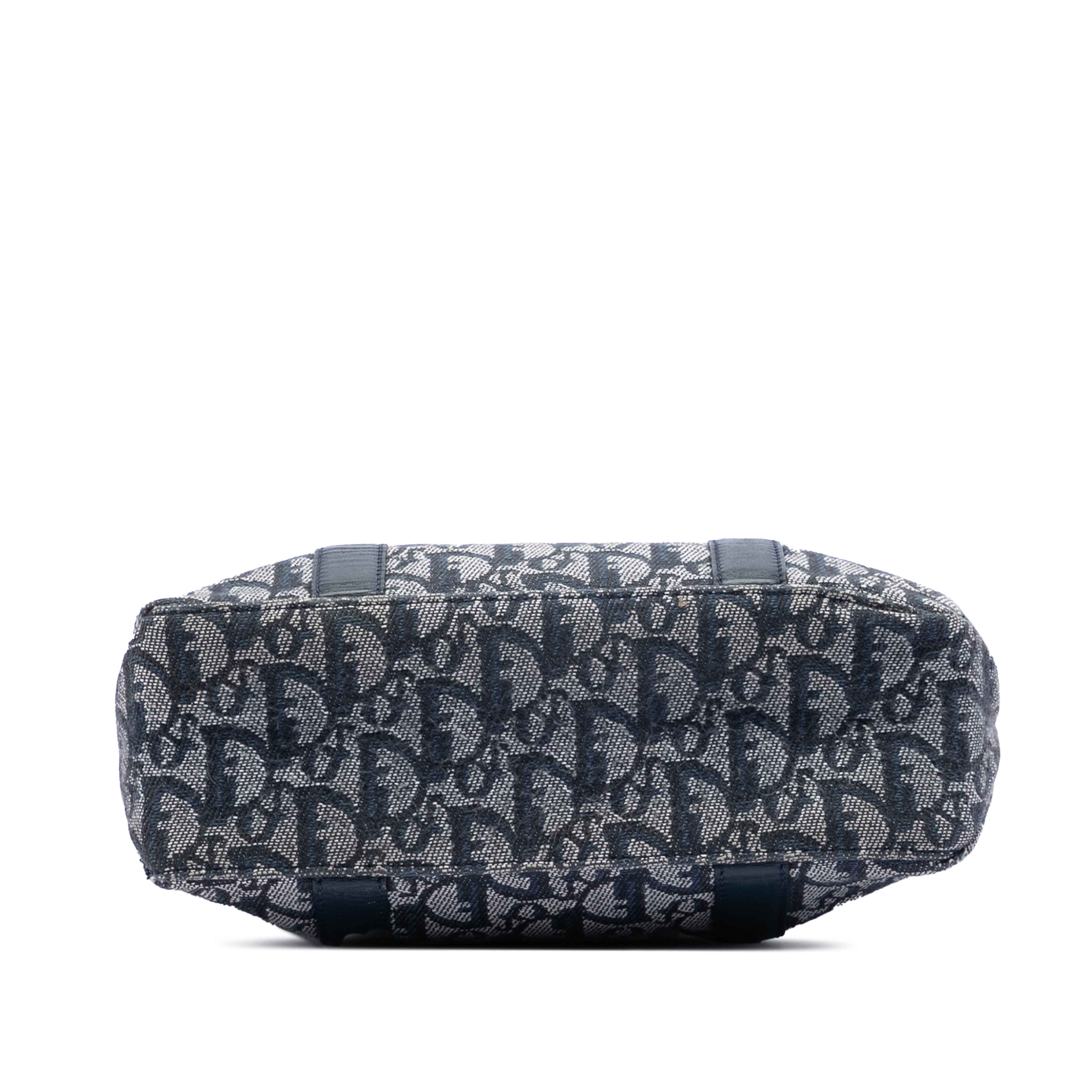 Dior Diorissimo Trotter Canvas Tote, från Luxclusif, i färgen blue. Klicka för att öppna bilden i stort format