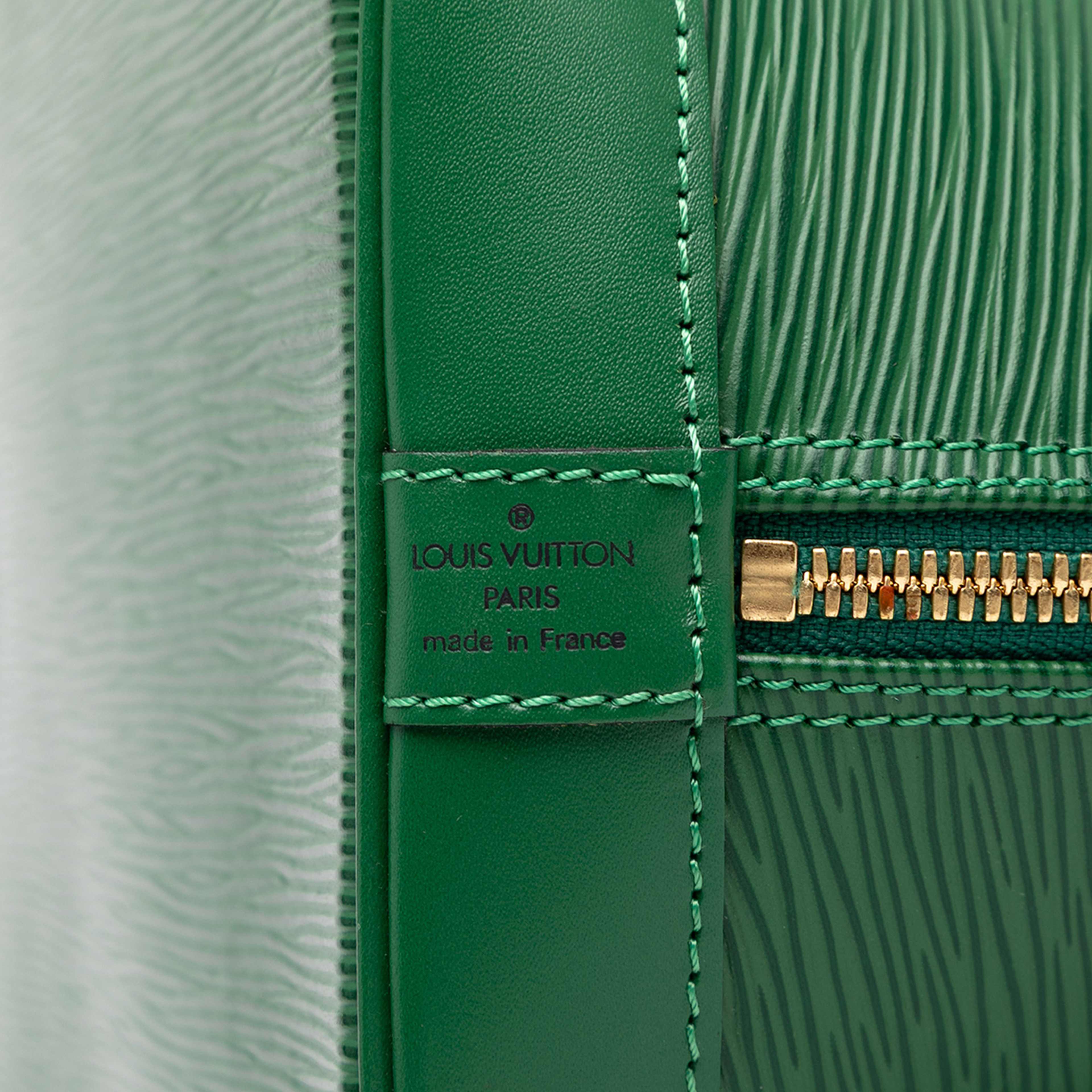 Louis Vuitton Epi Alma Pm, från Luxclusif, i färgen green. Klicka för att öppna bilden i stort format