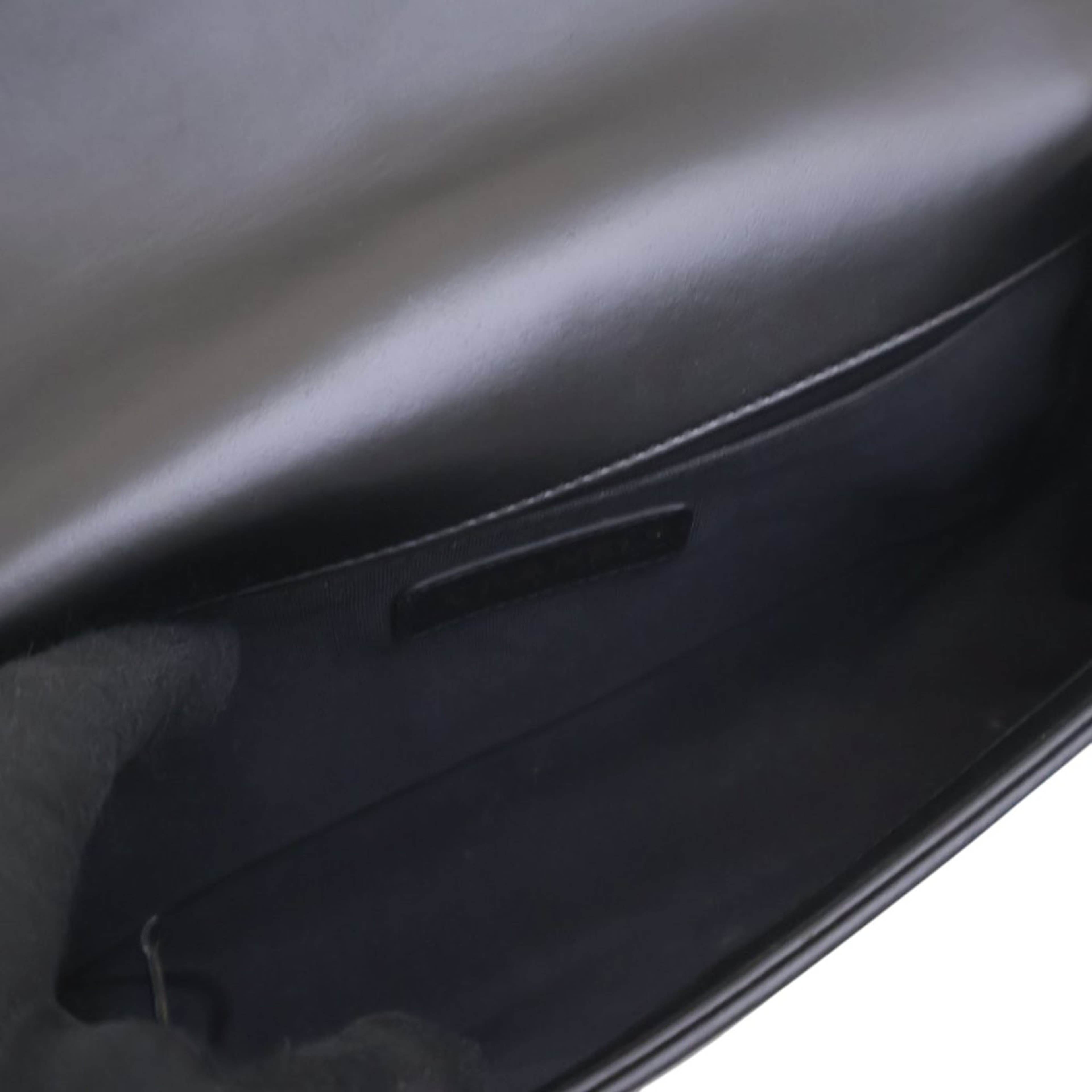 Chanel Old Medium Quilted Lambskin Boy Flap, från Luxclusif, i färgen black. Klicka för att öppna bilden i stort format