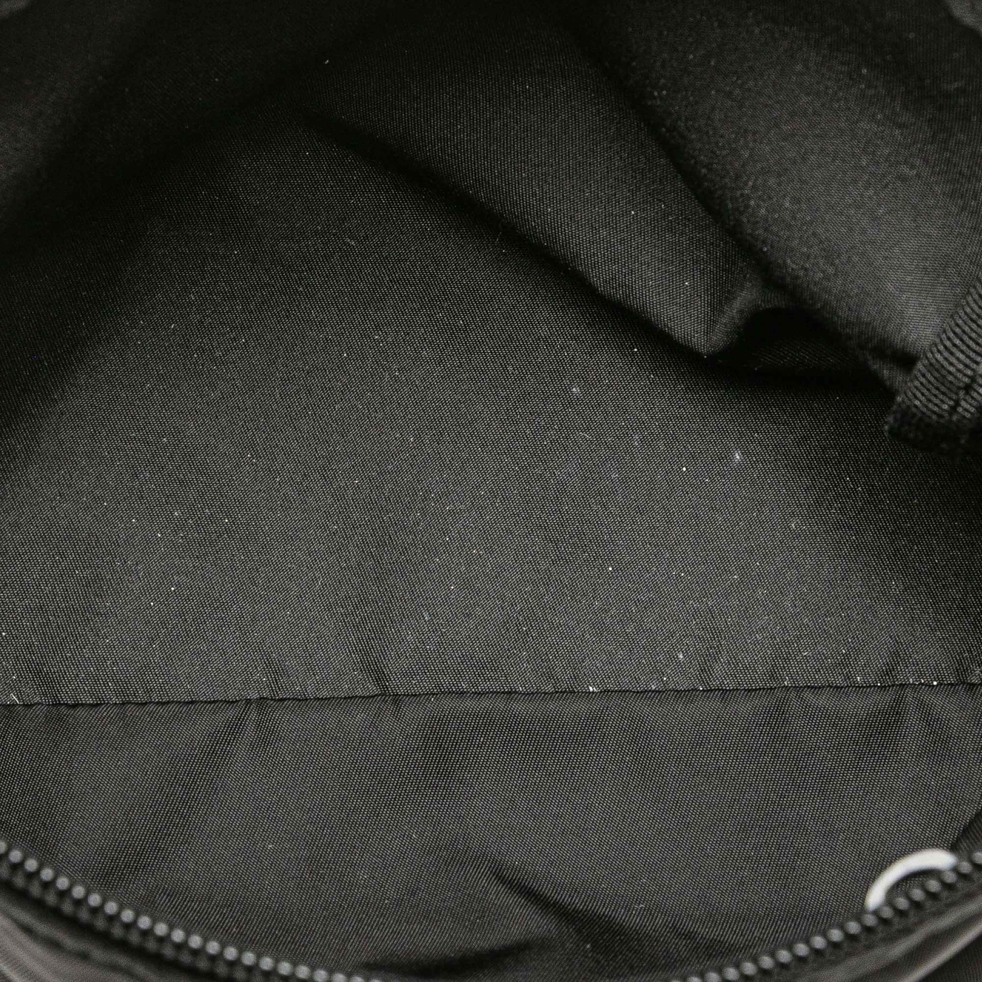 Prada Tessuto Cosmetic Pouch, från Luxclusif, i färgen black. Klicka för att öppna bilden i stort format