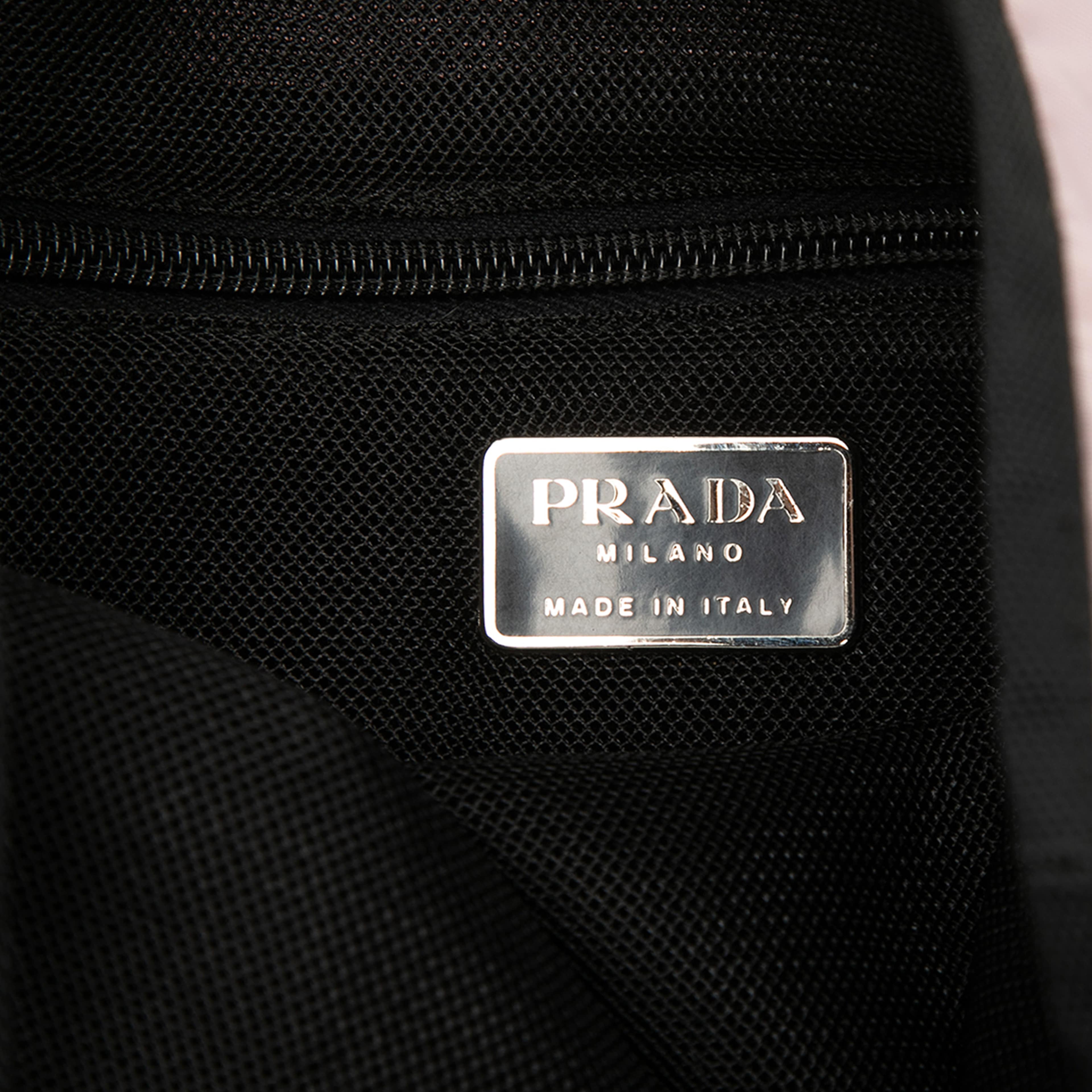 Prada Tessuto Tote, från Luxclusif, i färgen light pink. Klicka för att öppna bilden i stort format