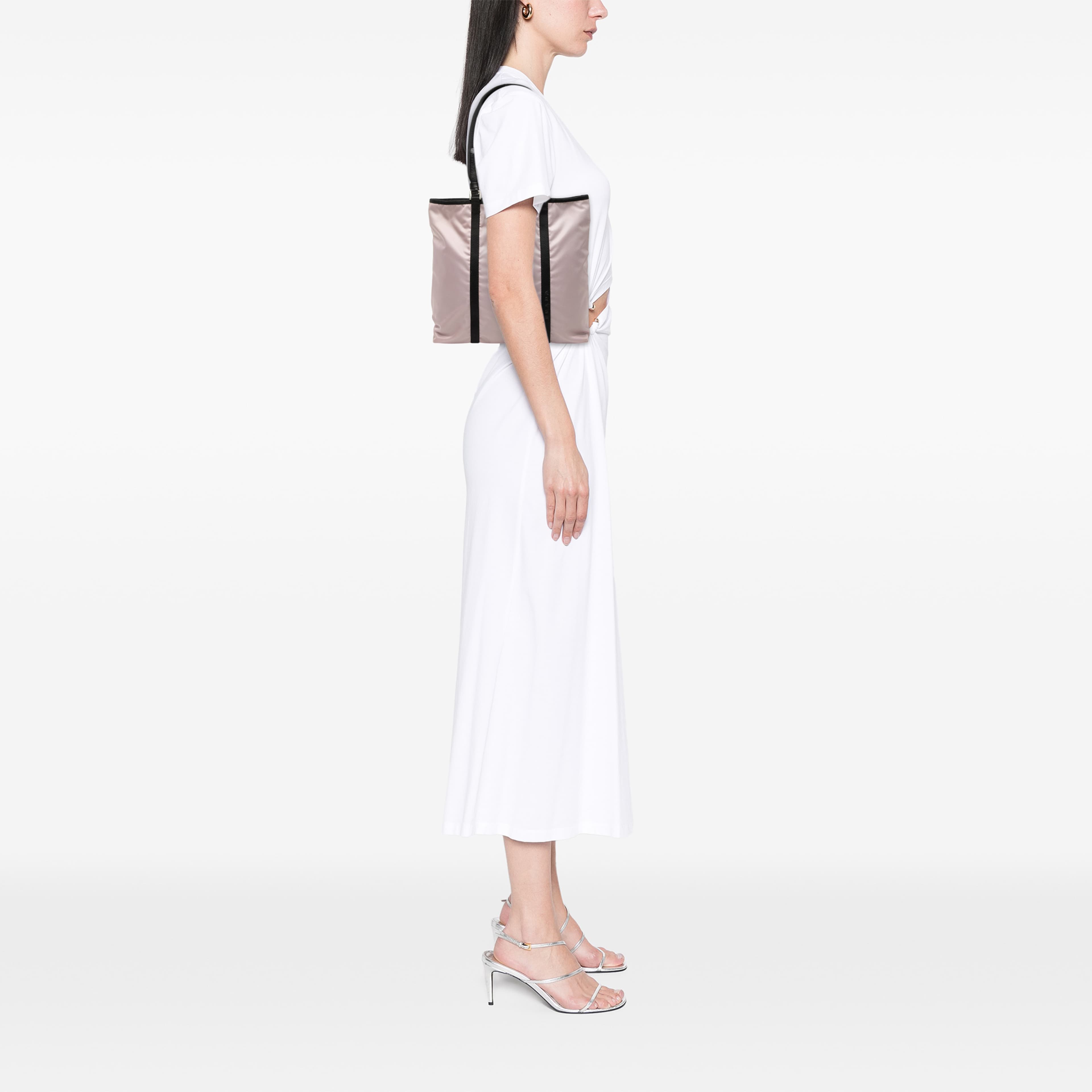 Prada Tessuto Tote, från Luxclusif, i färgen rosa. Klicka för att öppna bilden i stort format