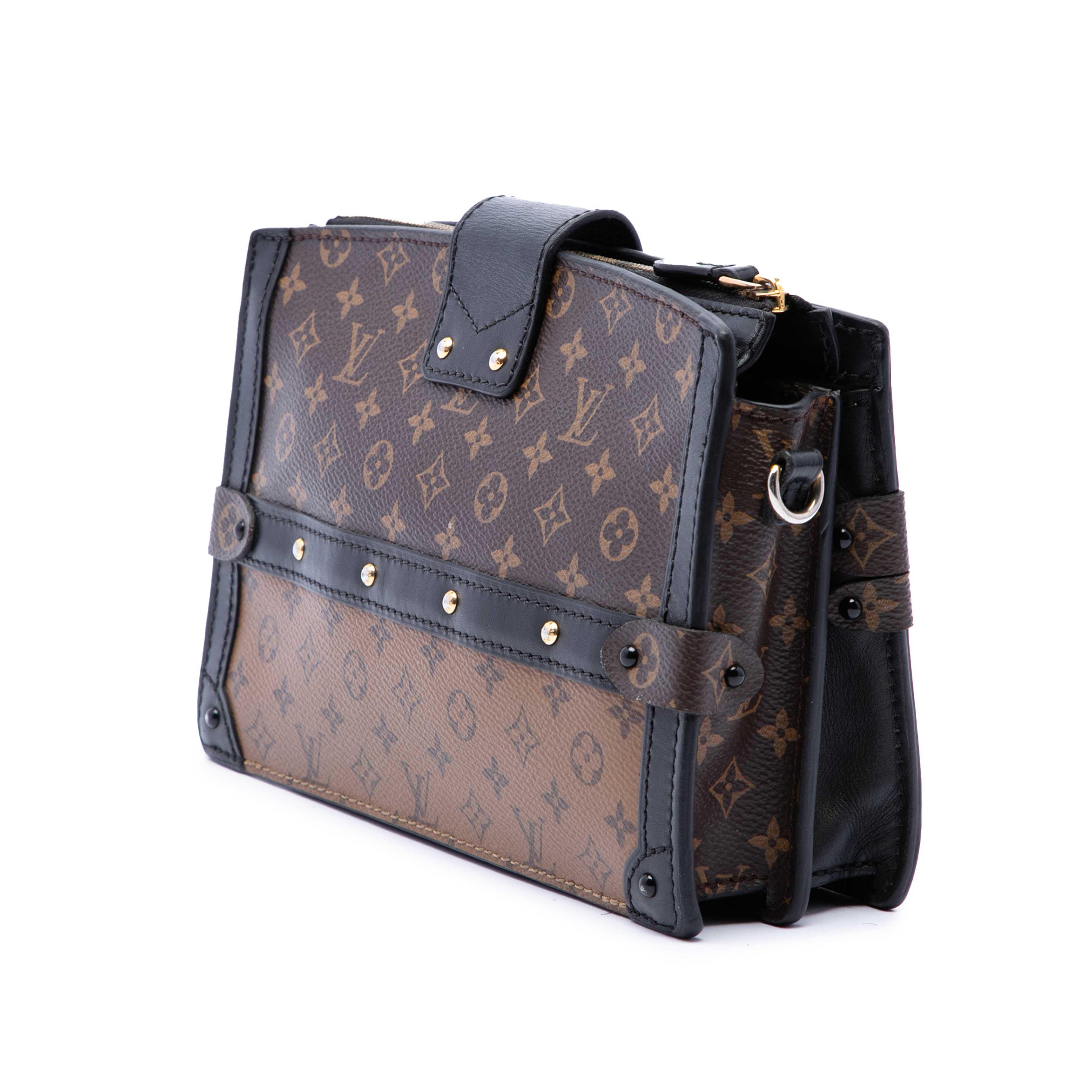 Louis Vuitton Monogram Reverse Trunk Clutch, från Luxclusif, i färgen brun. Klicka för att öppna bilden i stort format