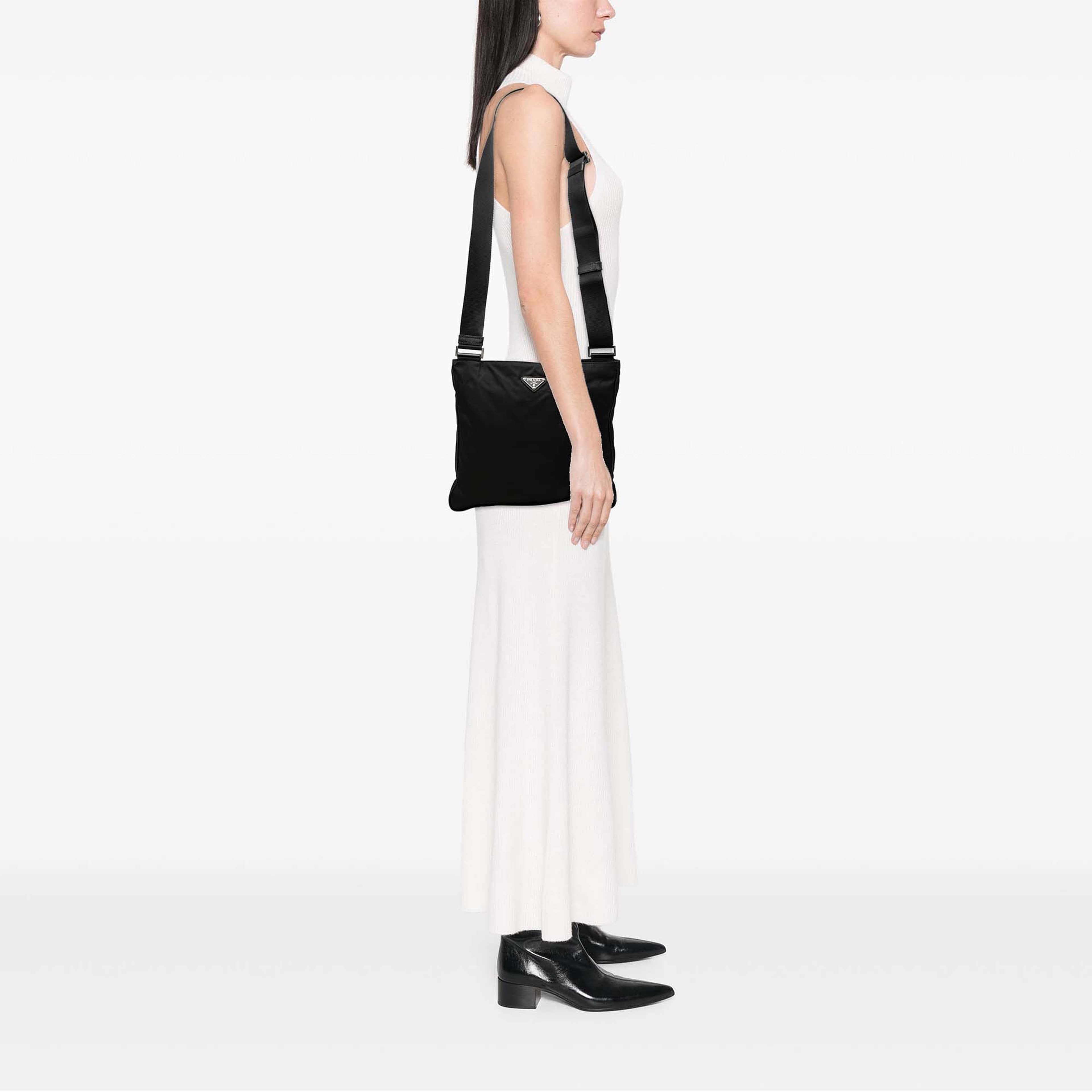 Prada Saffiano Trimmed Tessuto Zip Top Crossbody, från Luxclusif, i färgen svart. Klicka för att öppna bilden i stort format