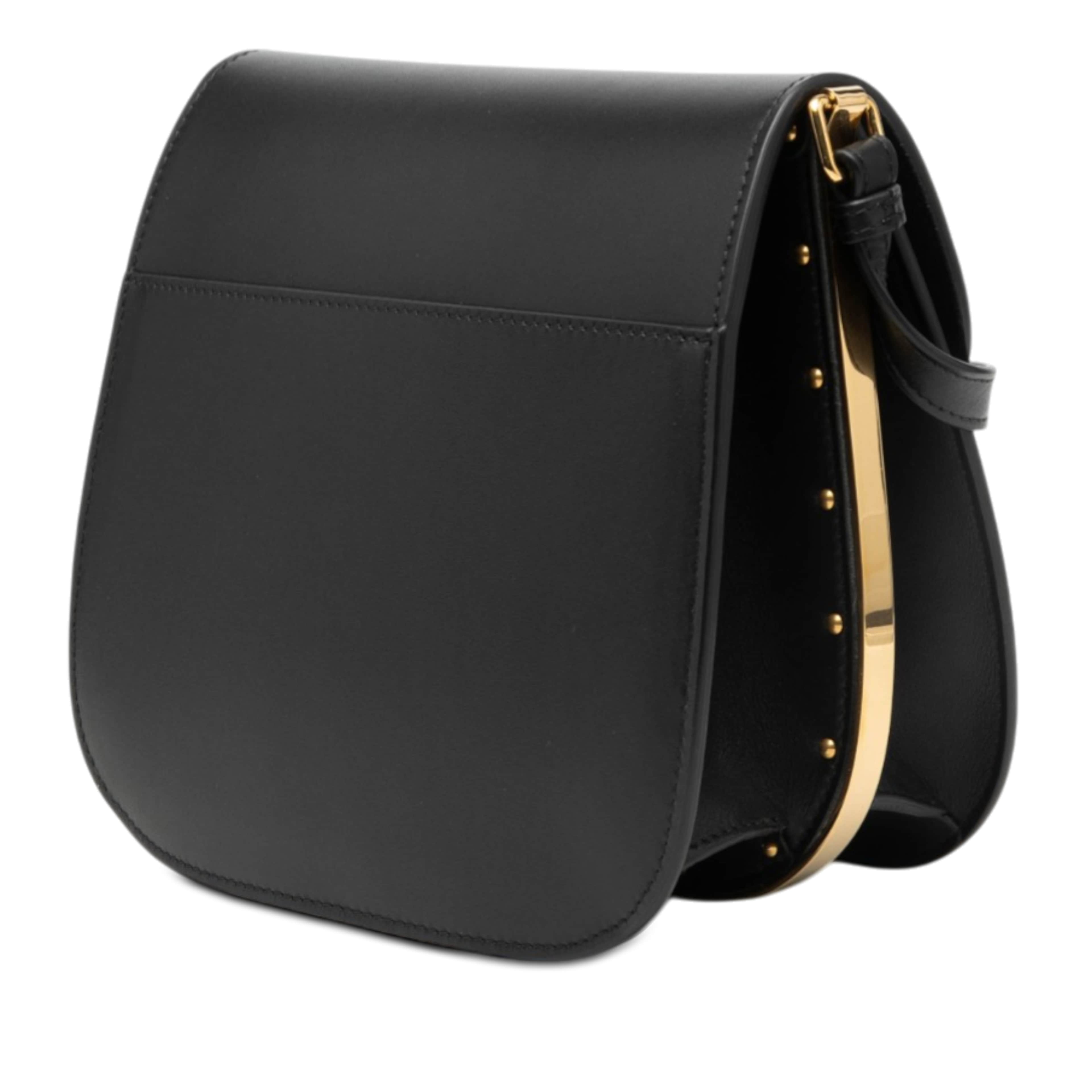 Dior Medium Calfskin Bobby Frame Flap, från Luxclusif, i färgen black. Klicka för att öppna bilden i stort format