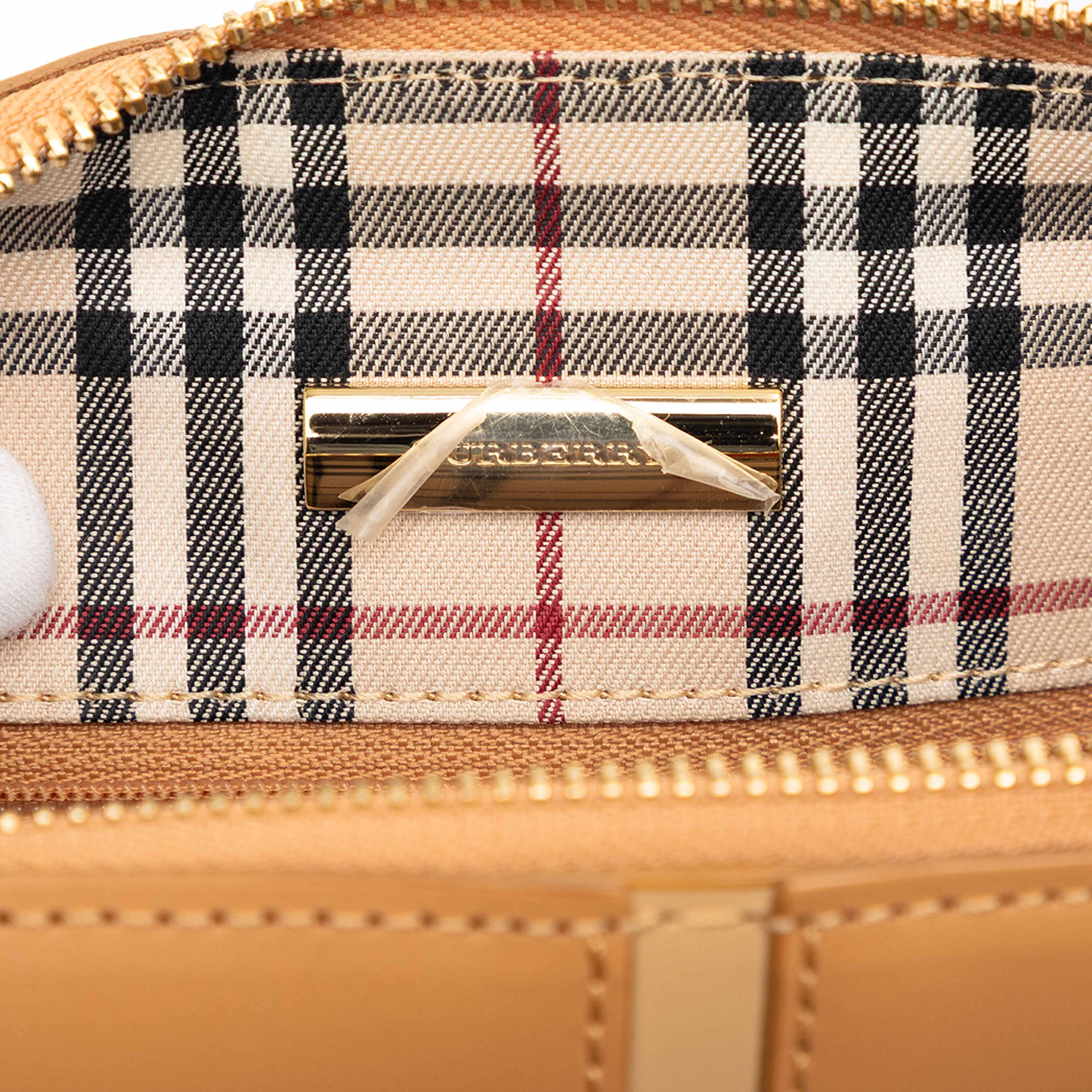 Burberry Leather Shoulder Bag, från Luxclusif, i färgen caramel. Klicka för att öppna bilden i stort format