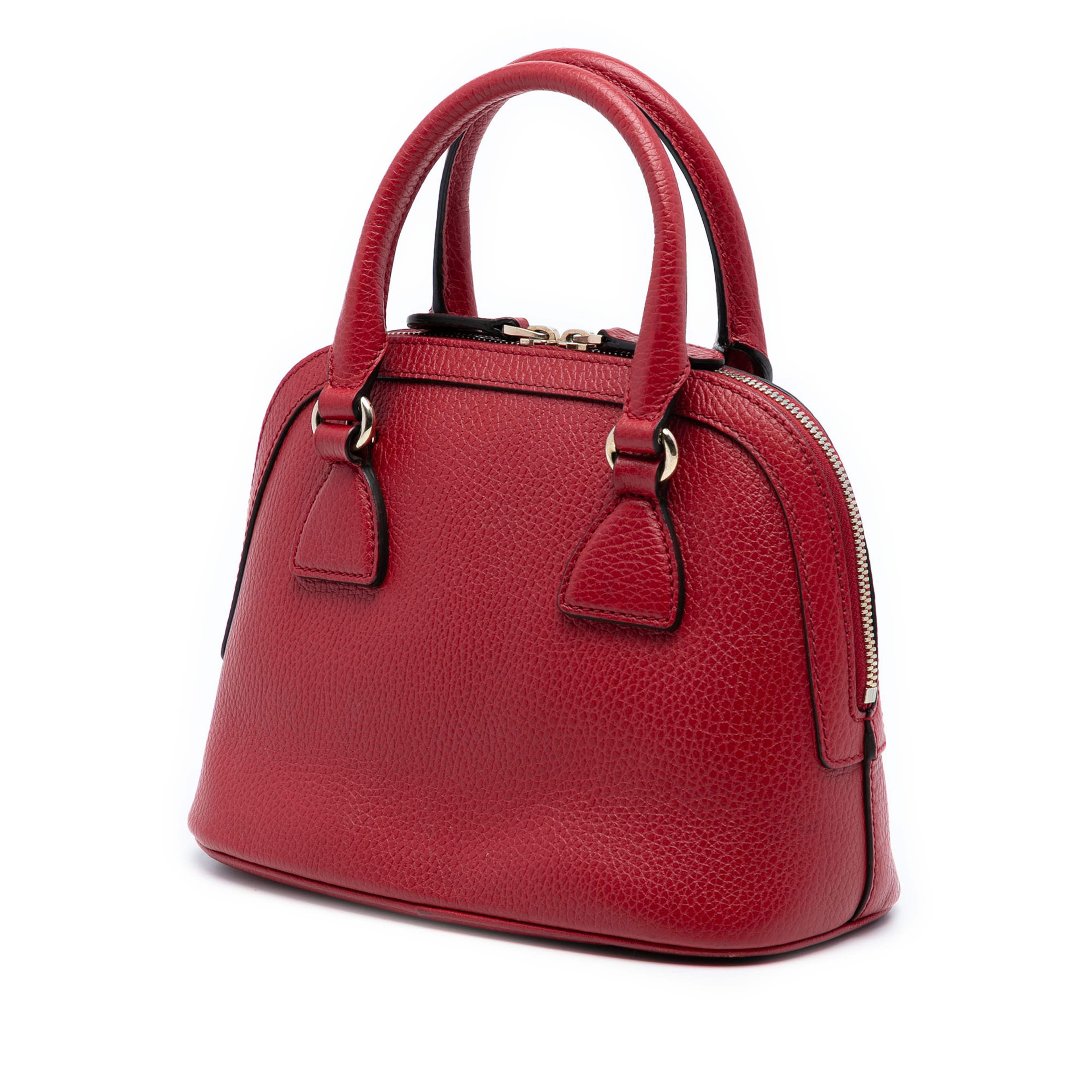Gucci Mini Leather Gg Charm Dome Satchel, från Luxclusif, i färgen red. Klicka för att öppna bilden i stort format