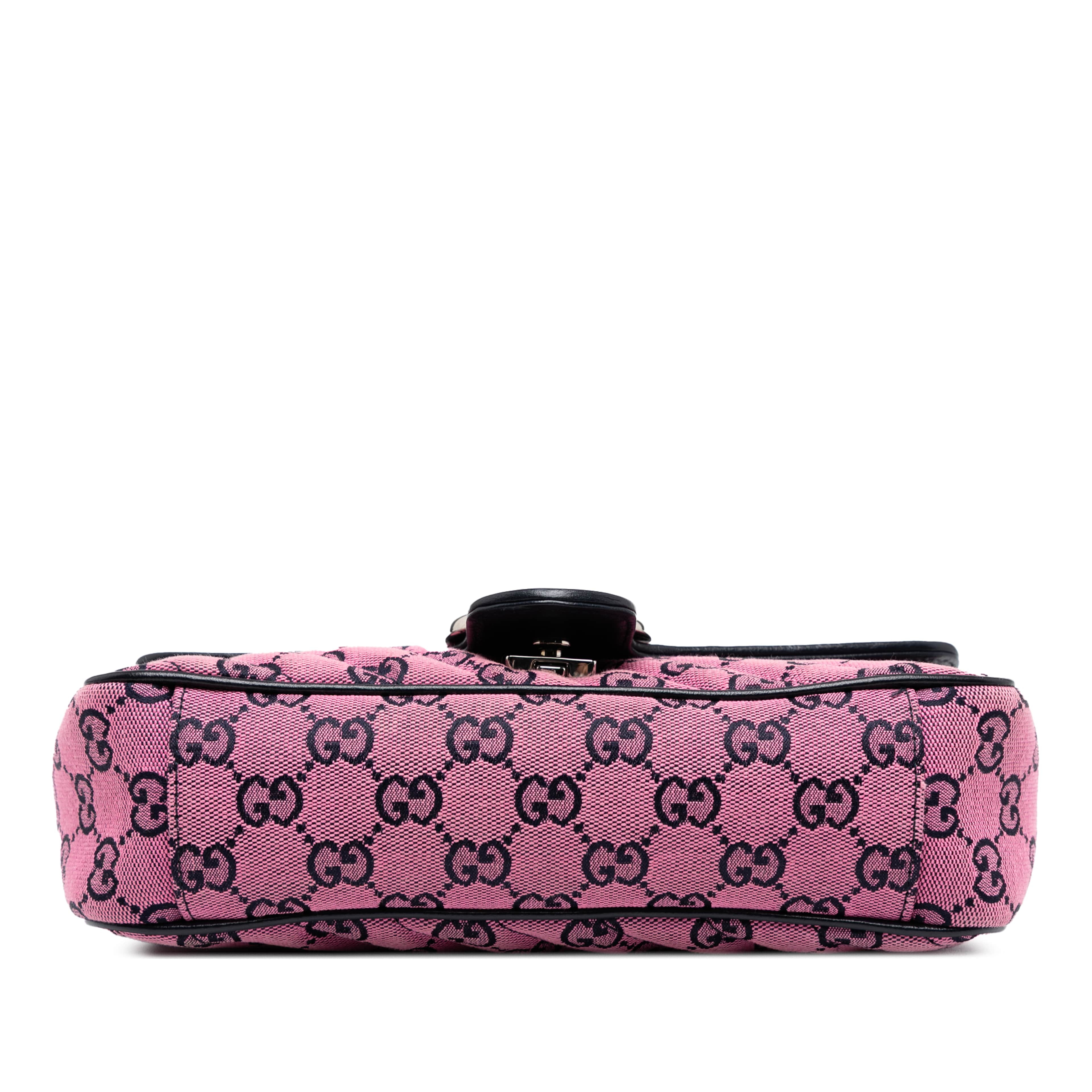 Gucci Medium Gg Marmont Matelasse Diagonal Gg Canvas Shoulder Bag, från Luxclusif, i färgen pink. Klicka för att öppna bilden i stort format